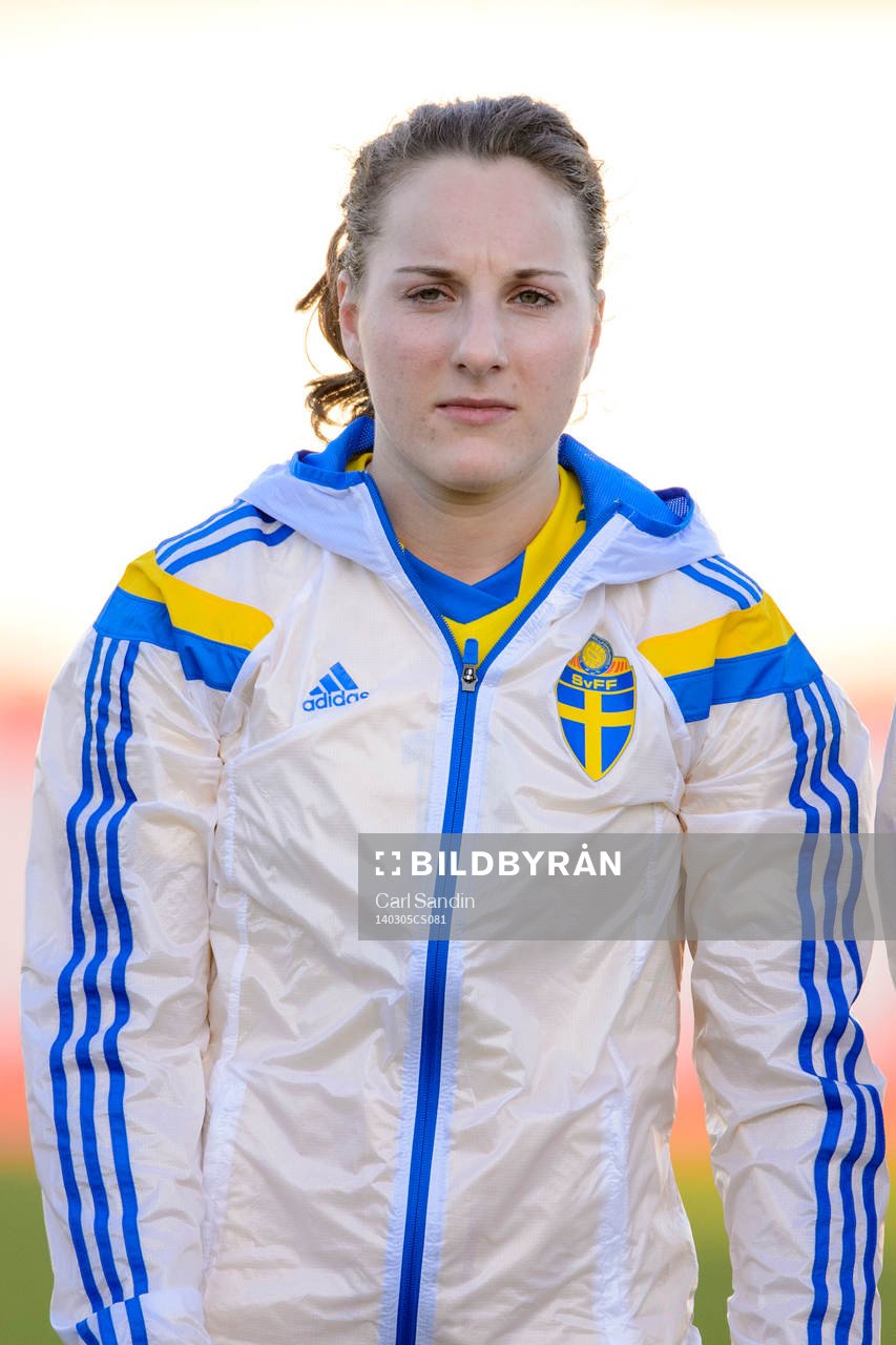 Sveriges Antonia Göransson innan matchen mellan Sverige