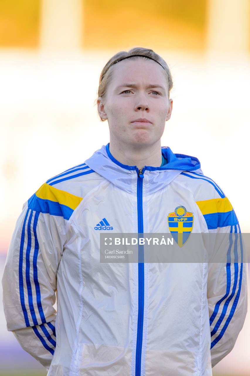 Sveriges målvakt Hedvig Lindahl innan matchen mellan