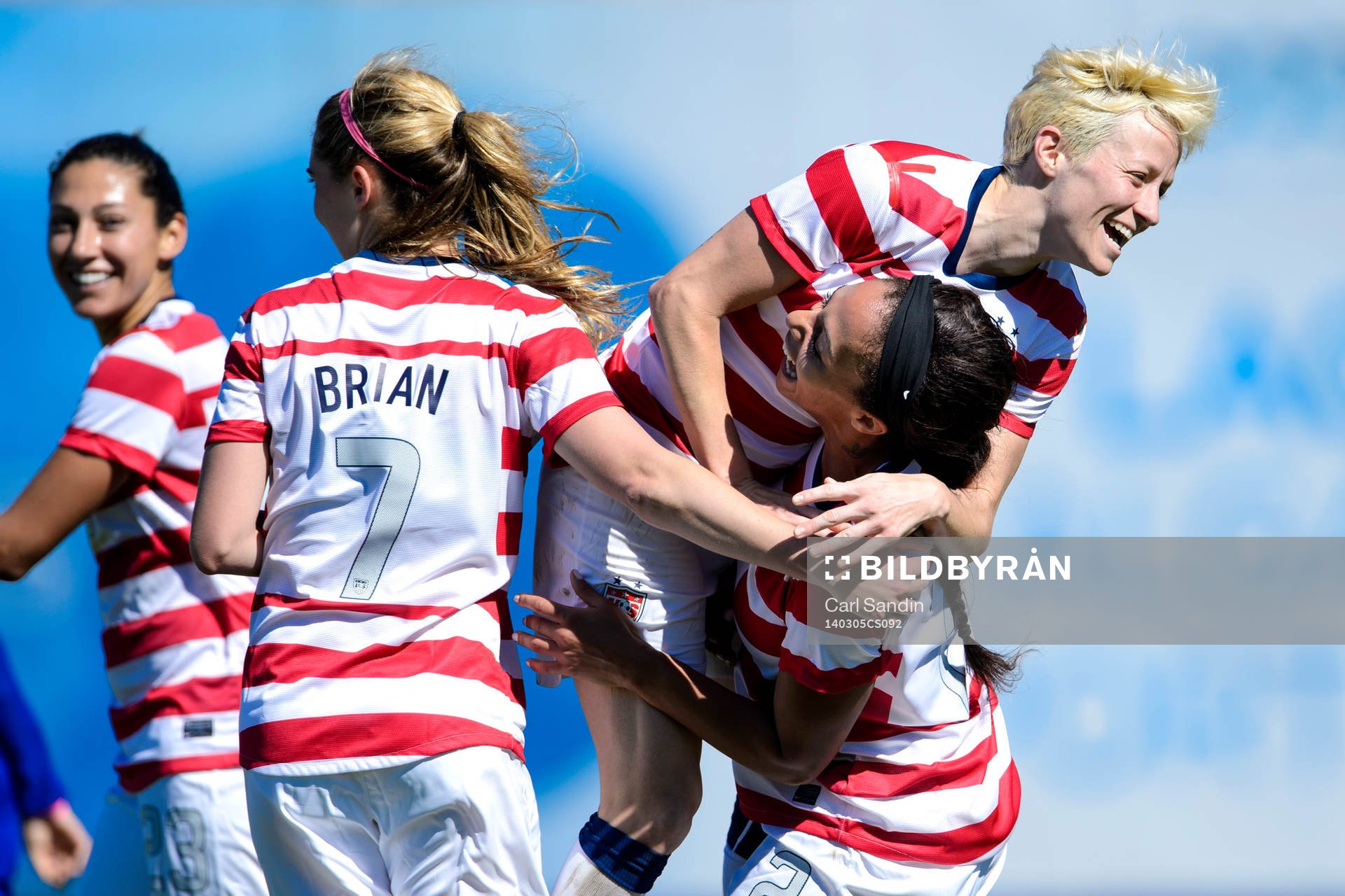 USAs Megan Rapinoe kramar om Sydney Leroux