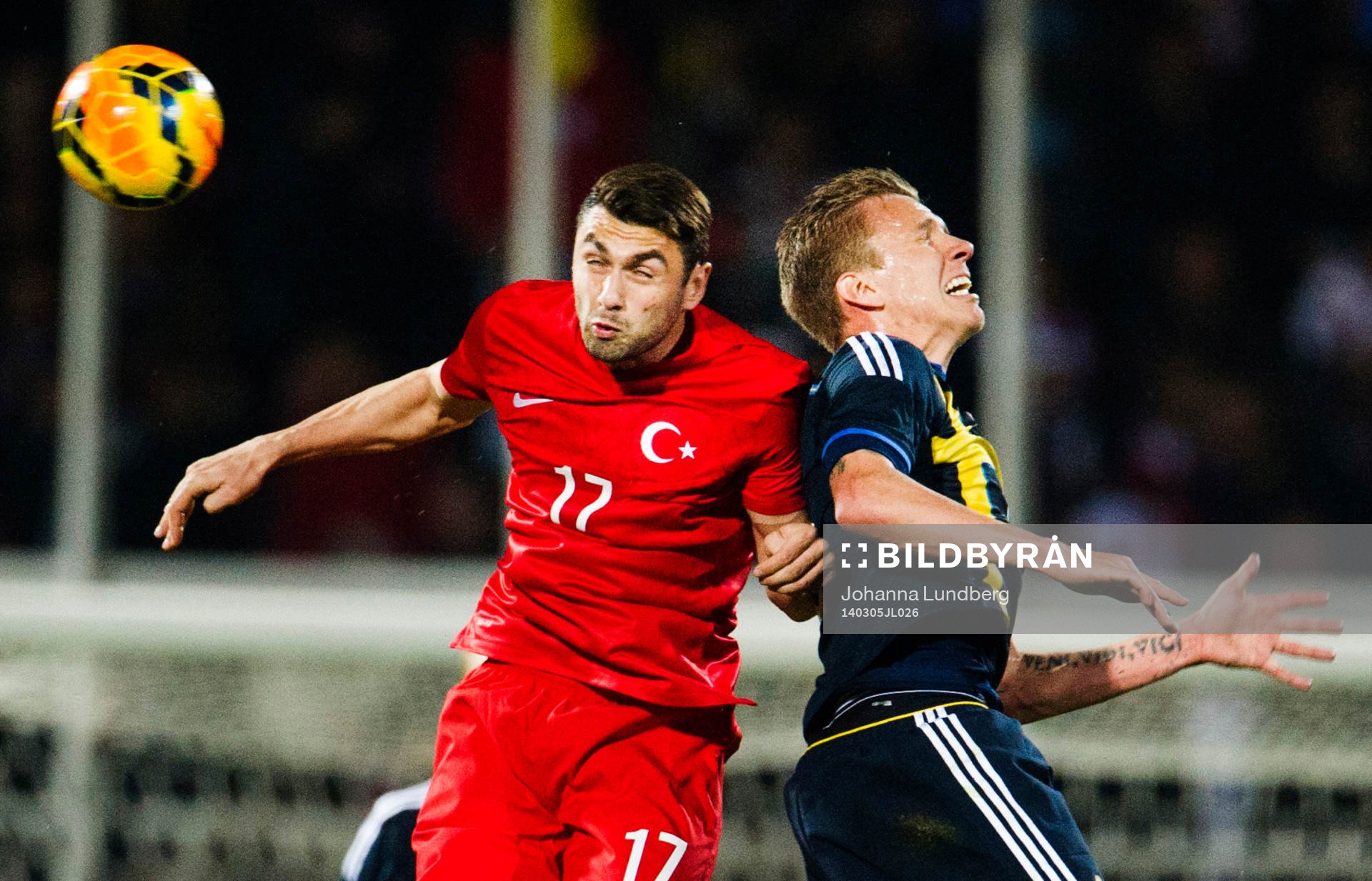 Turkiets Burak Yilmaz  och Sveriges Pontus Wernbloom