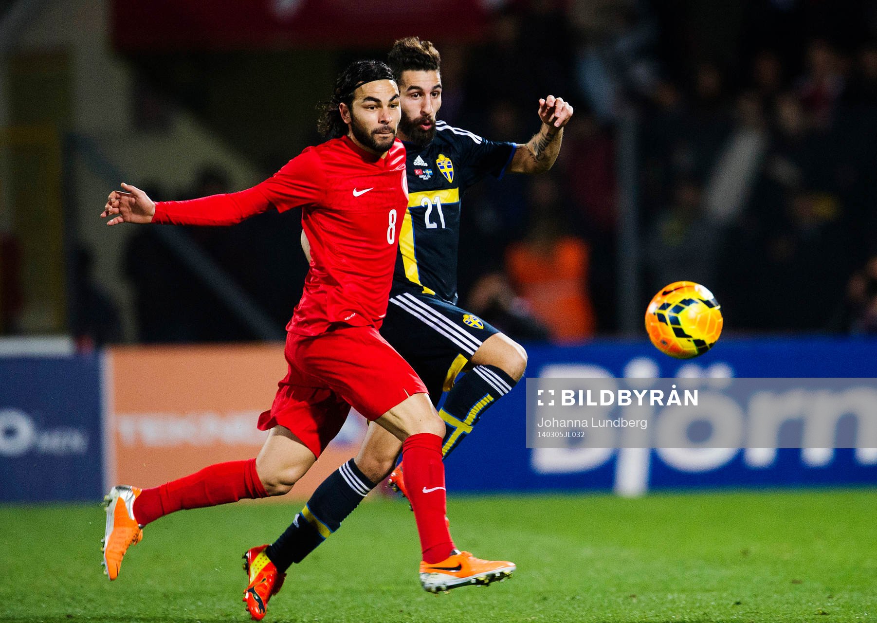 Turkiets Selcuk Inan  och Sveriges  Jimmy Durmaz