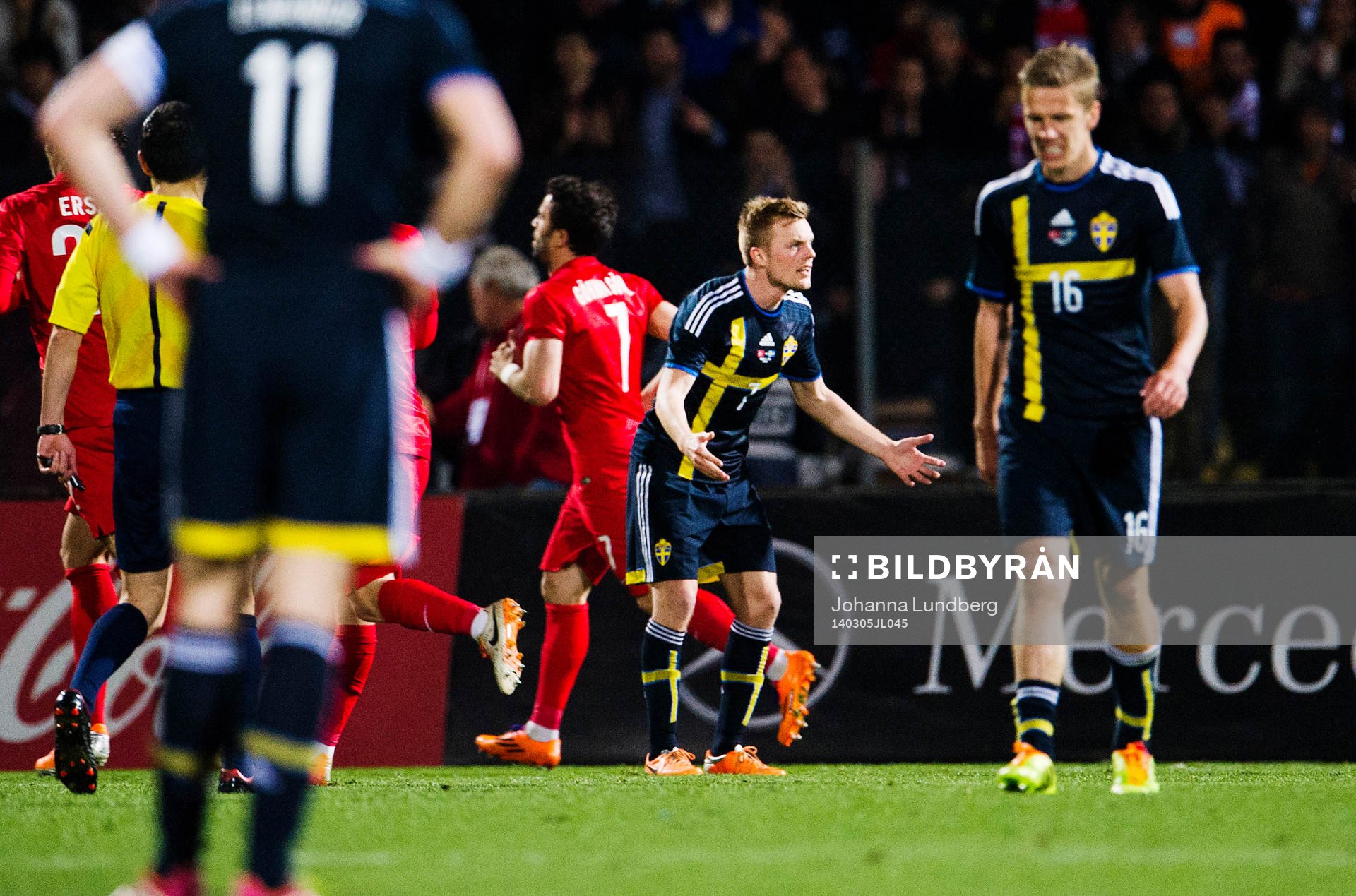 Sveriges Sebastian Larsson deppar