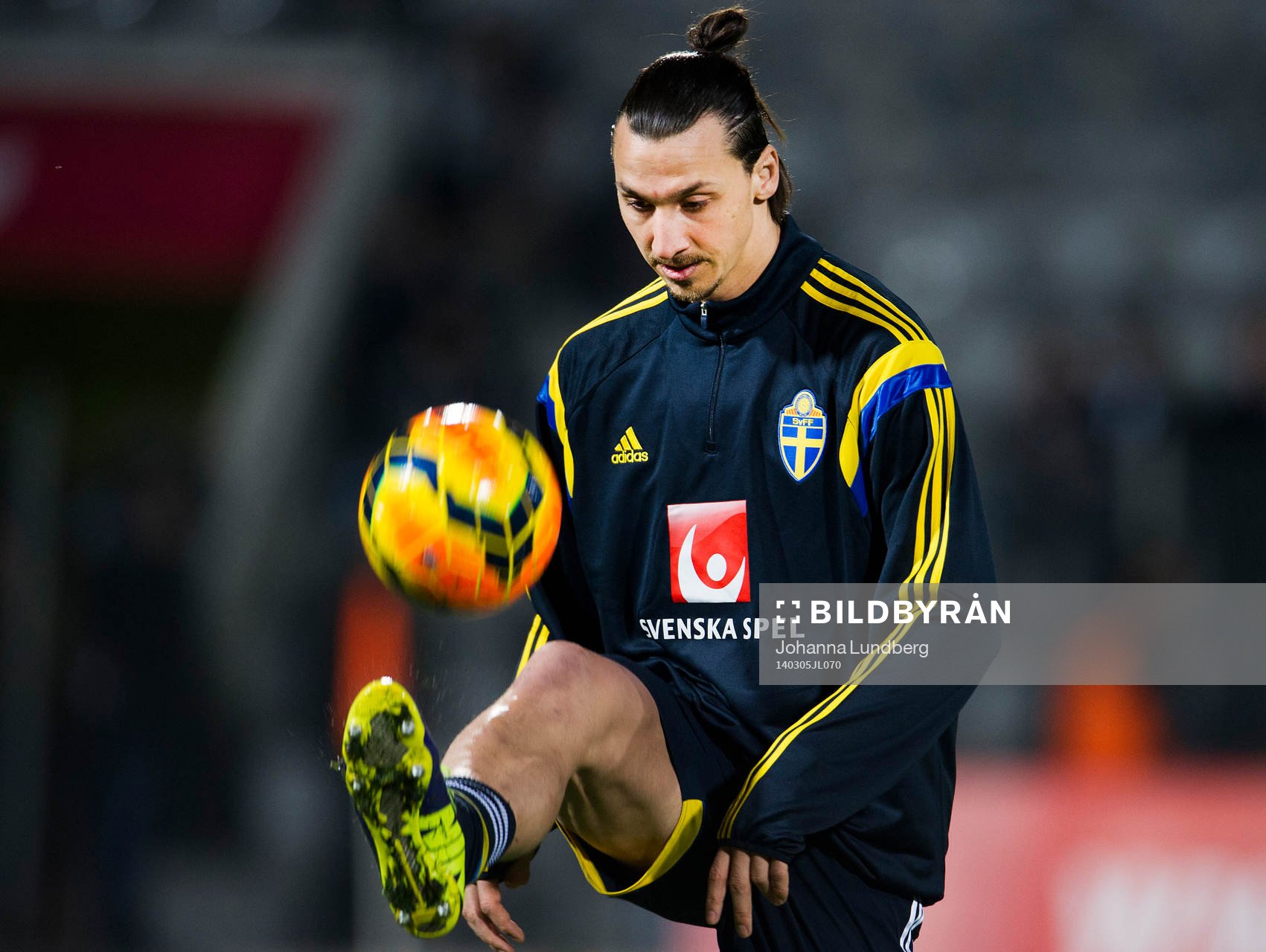 Sveriges  Zlatan Ibrahimovic  värmer upp