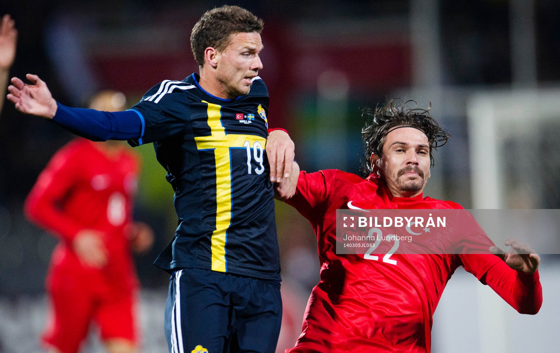 Sveriges  Marcus Berg  och Turkiets Ersan Adem Gulum