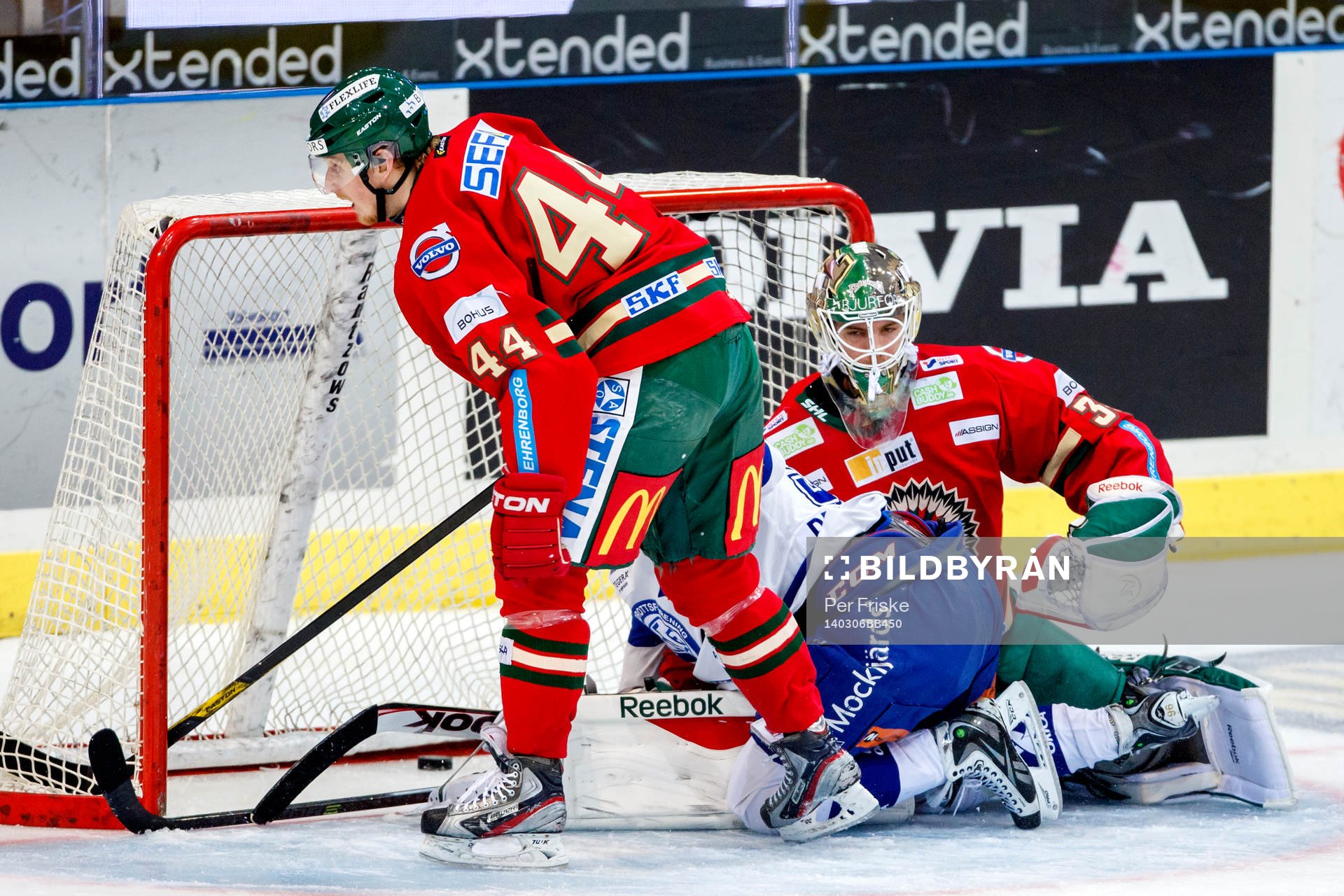 Leksands Fabian Brunnström (skymd) gör 0-1