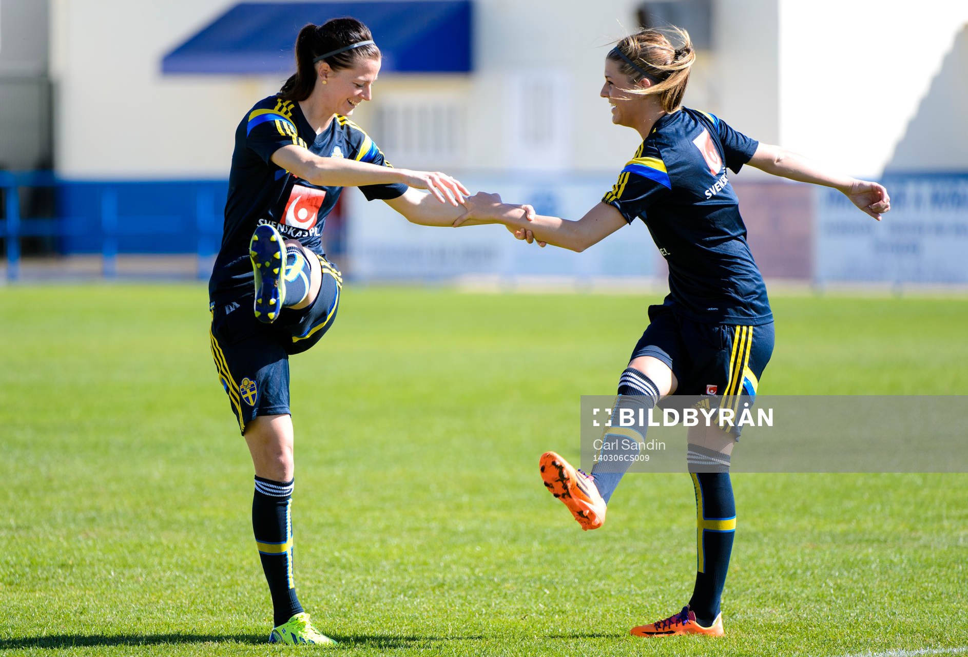 Sveriges Lotta Schelin och Olivia Schough på en träning