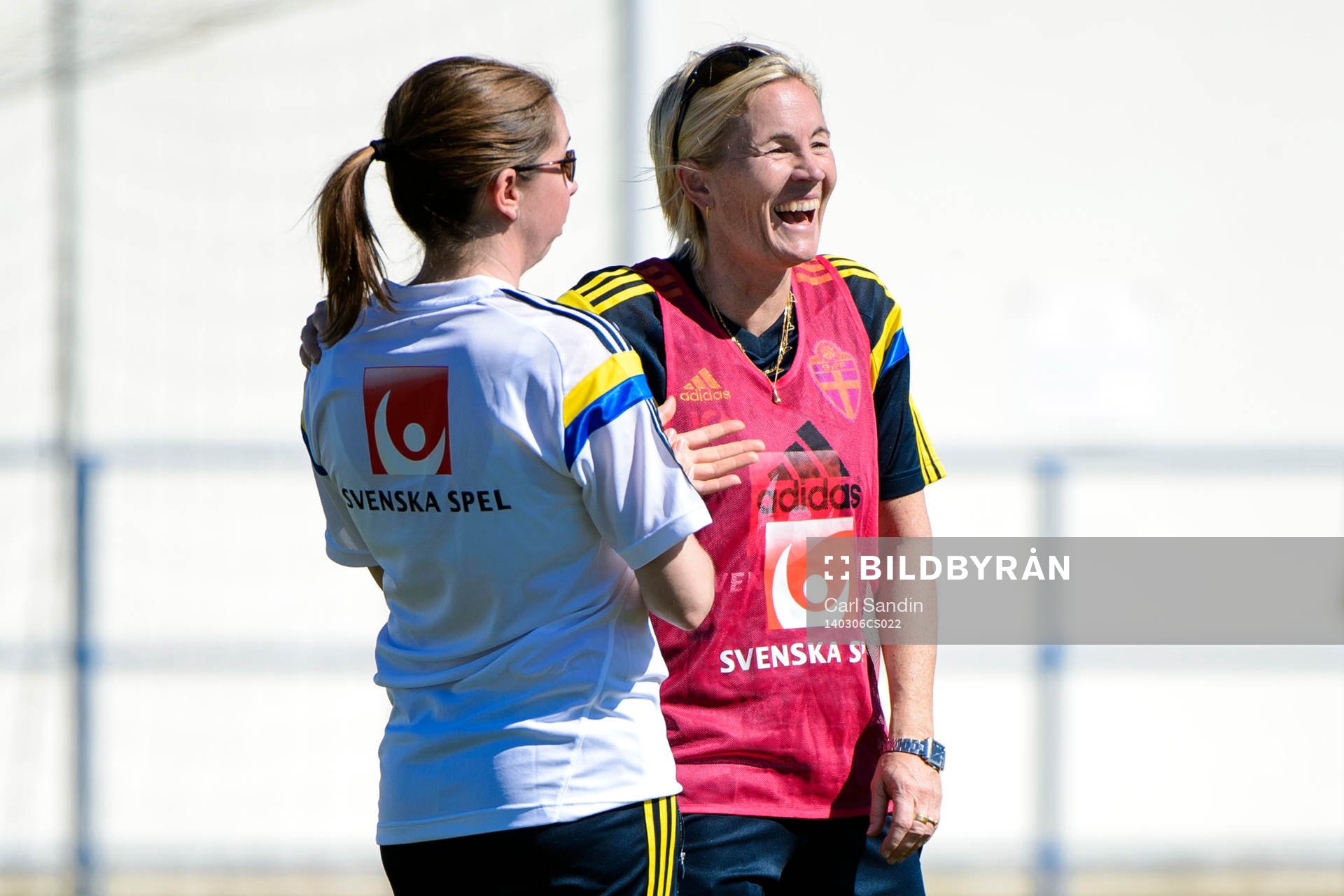 Sveriges assisterande förbundskapten Lilie Persson är glad på en träning under Algarve Cup den 6 mars 2014.