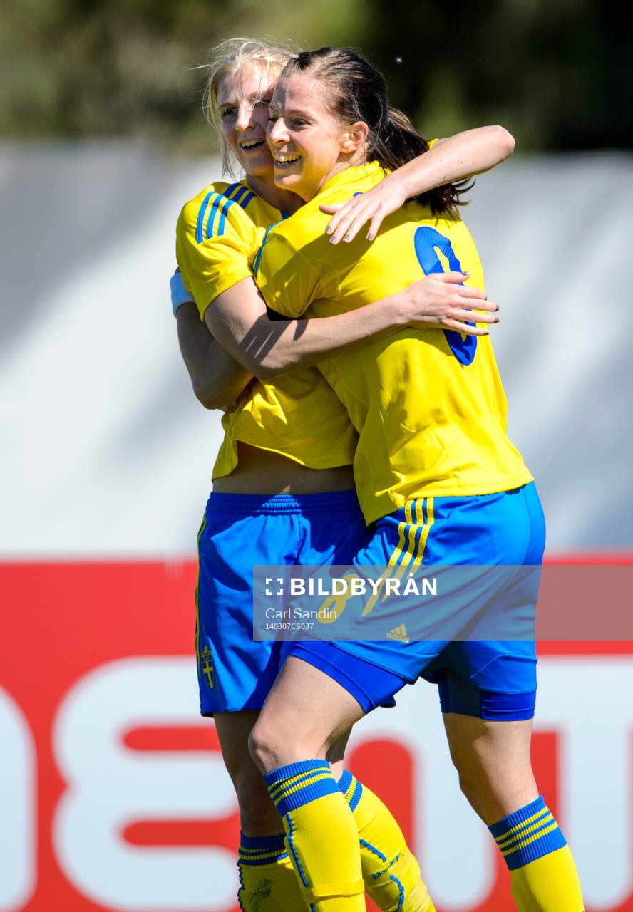 Sveriges Sofia Jakobsson och Lotta Schelin jublar