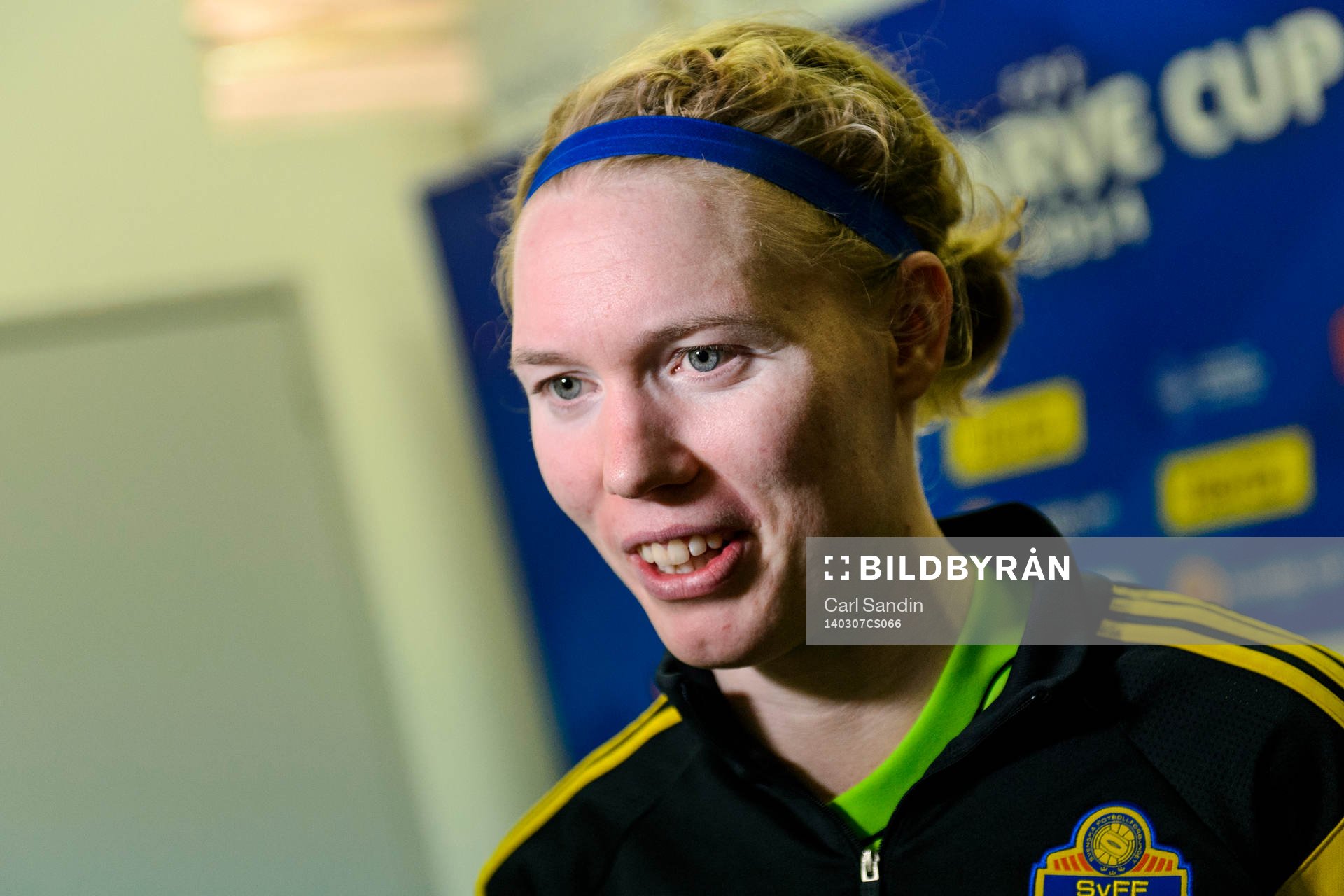 Sveriges målvakt Hedvig Lindahl blir intervjuad