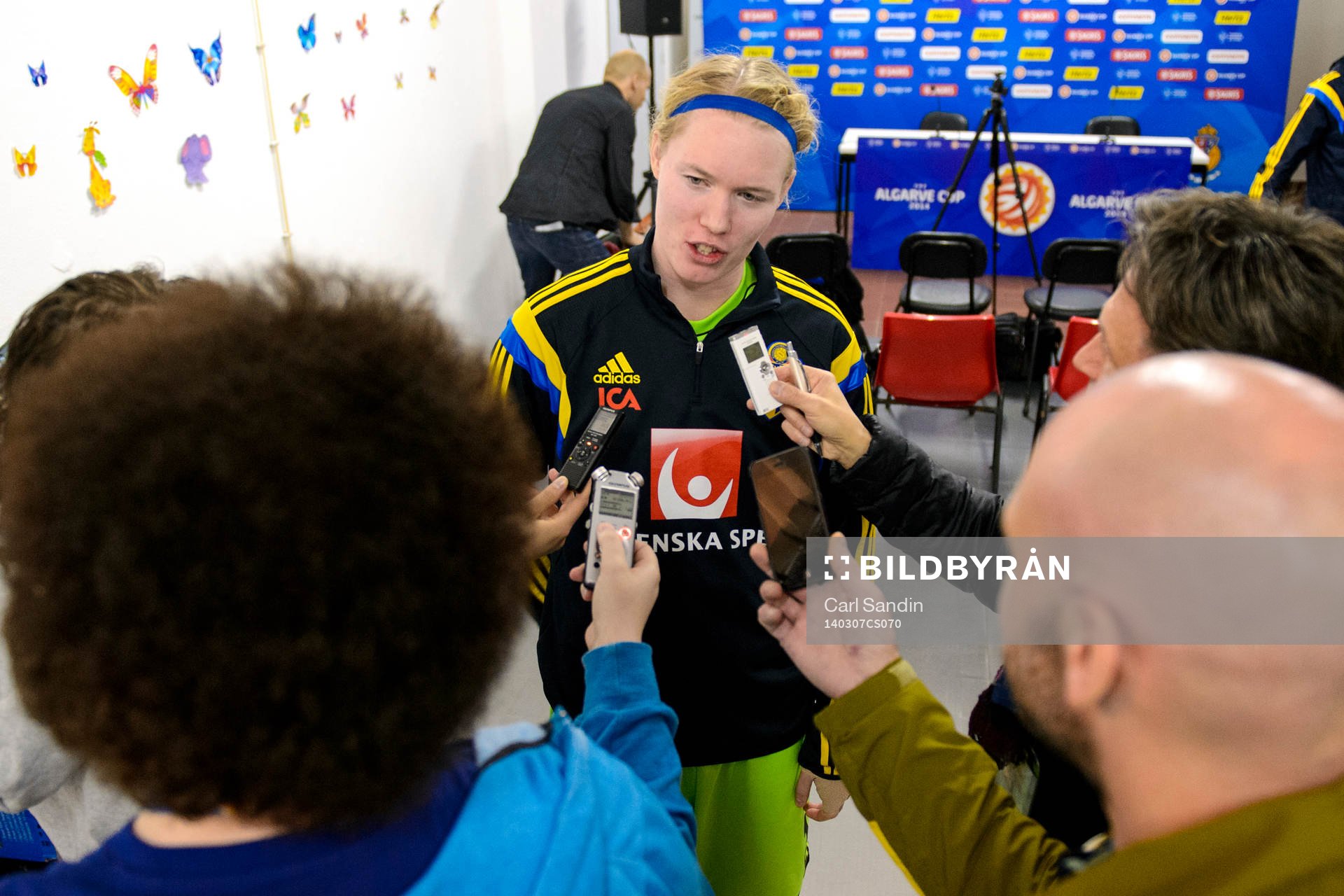 Sveriges målvakt Hedvig Lindahl blir intervjuad