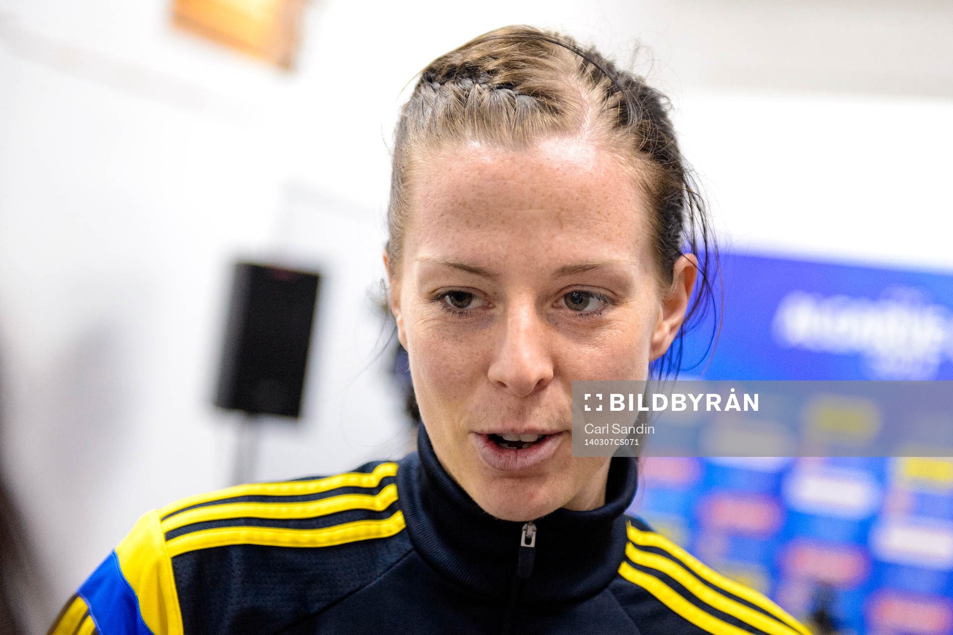Sveriges Lotta Schelin blir intervjuad
