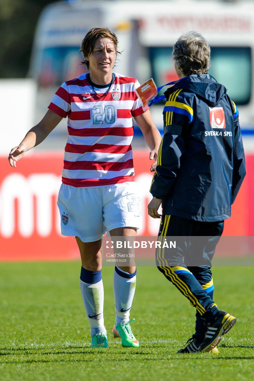 USAs Abby Wambach och Sveriges förbundskapten Pia Sundhage