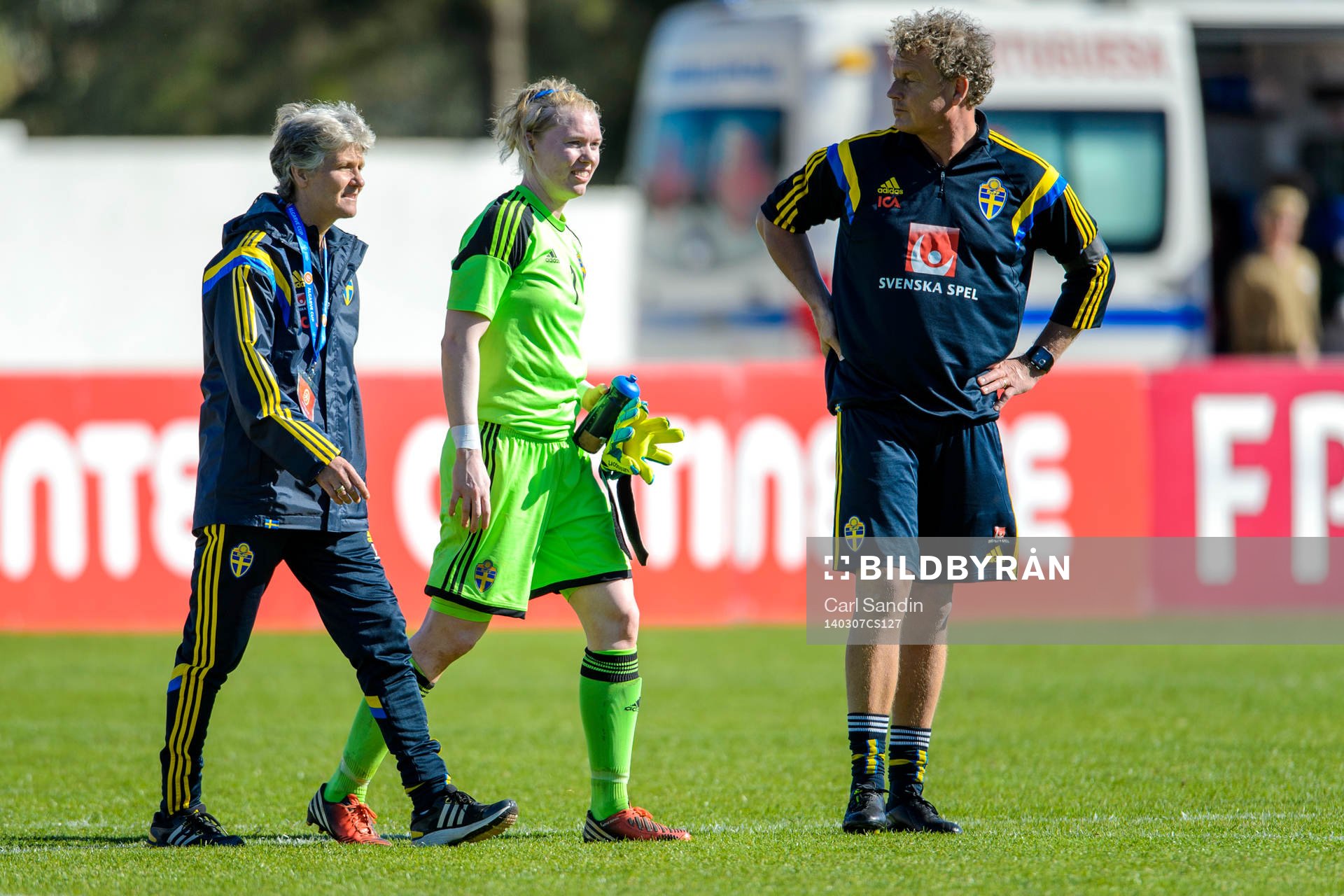 Sveriges förbundskapten Pia Sundhage, målvakt Hedvig
