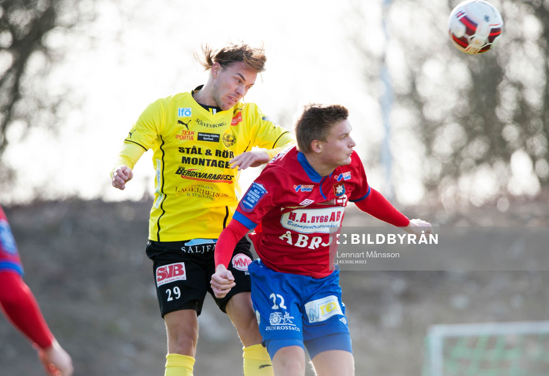 Mjällbys Danny Ervik och Örgrytes Johan Hagman i matchen i Svenska Cupen mellan Mjällby och Örgryte i Mjällby 8 mars 2014.