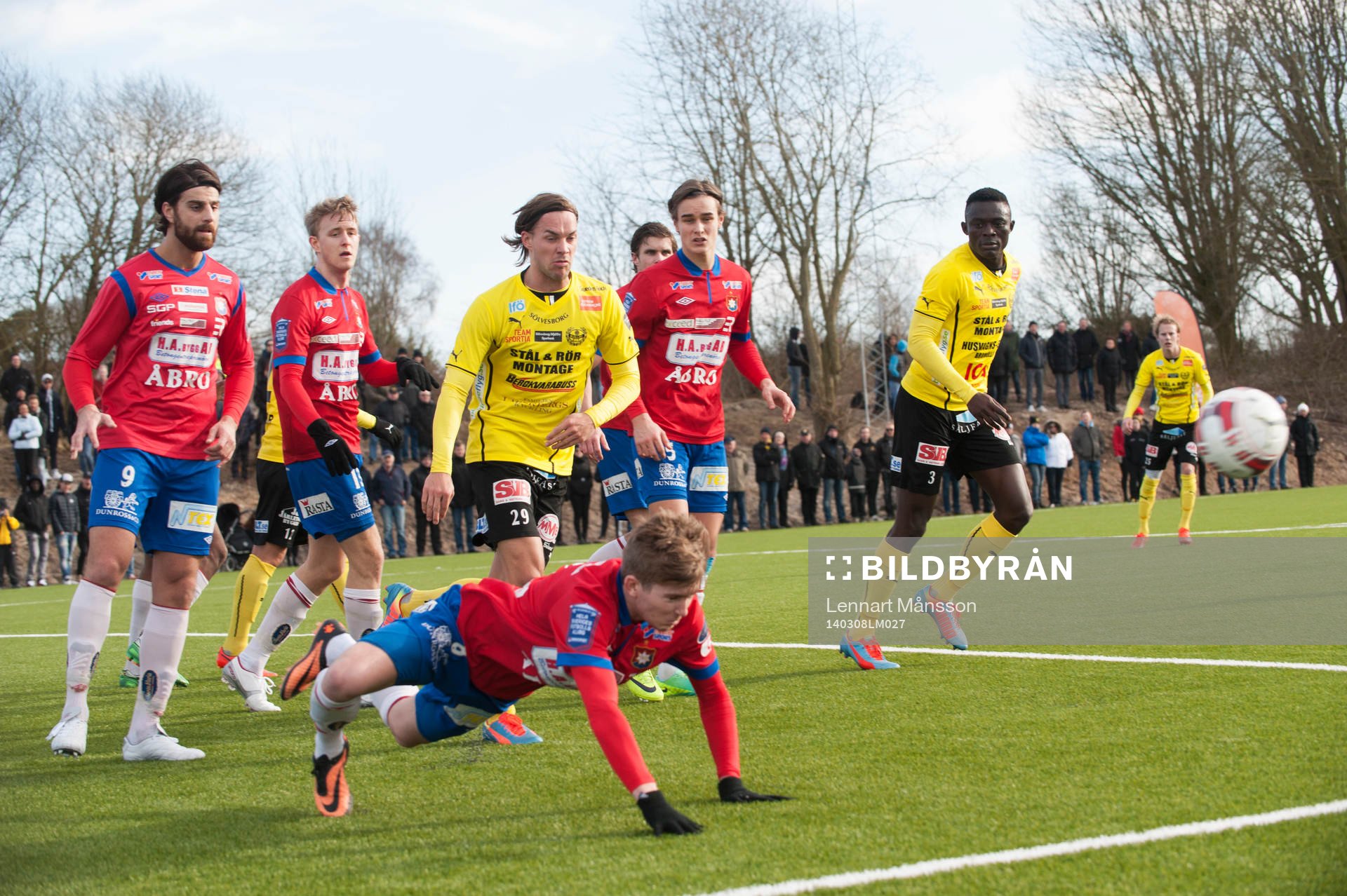 Örgryte nickar undan en hörna i matchen i Svenska Cupen