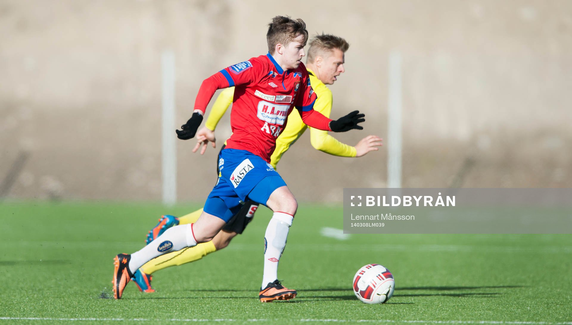 Löpduell i matchen i Svenska Cupen mellan Mjällby och