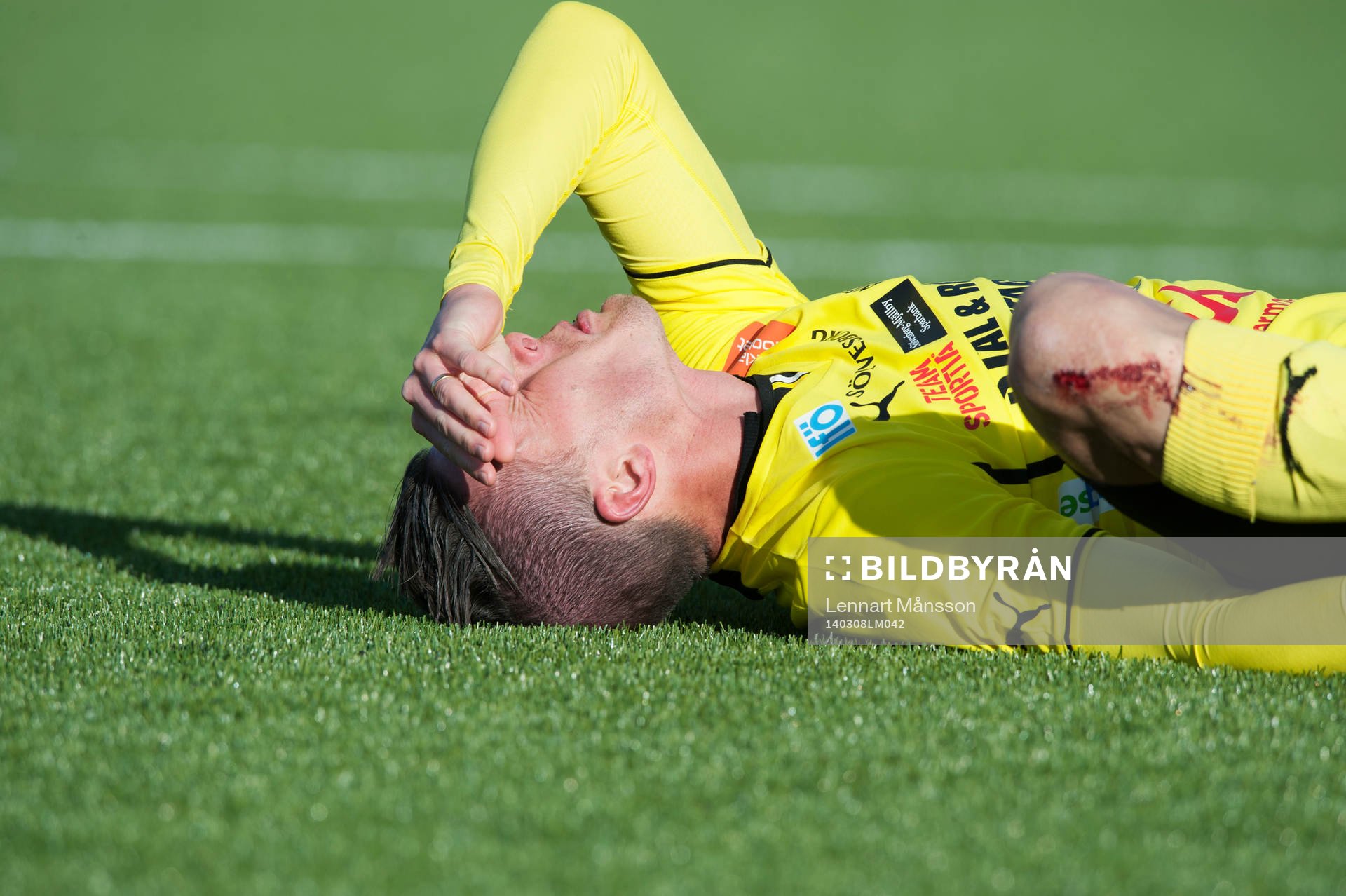 Mjällbys Patrik Ingelsten skadad i matchen i Svenska Cupen