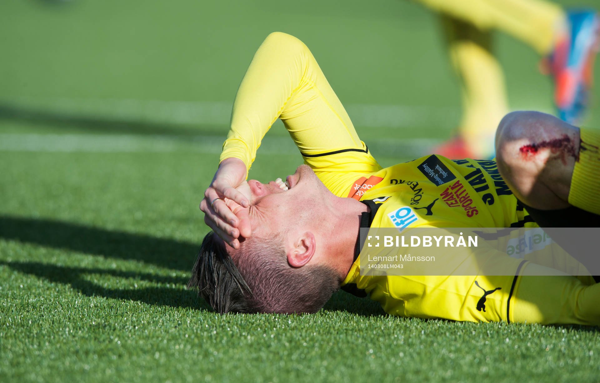 Mjällbys Patrik Ingelsten skadad i matchen i Svenska Cupen