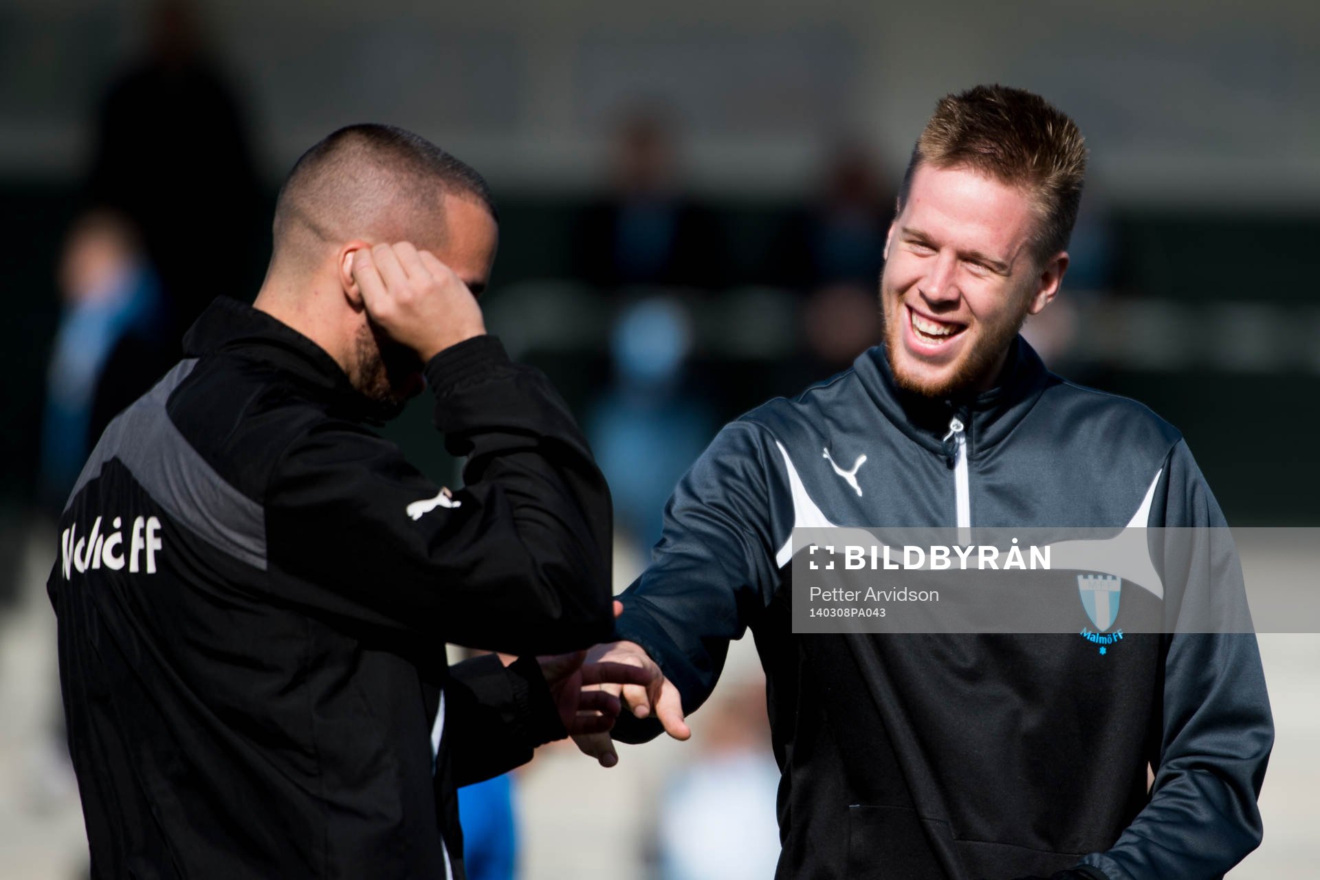 Malmös Pontus Jansson och Guillermo Molins skojar