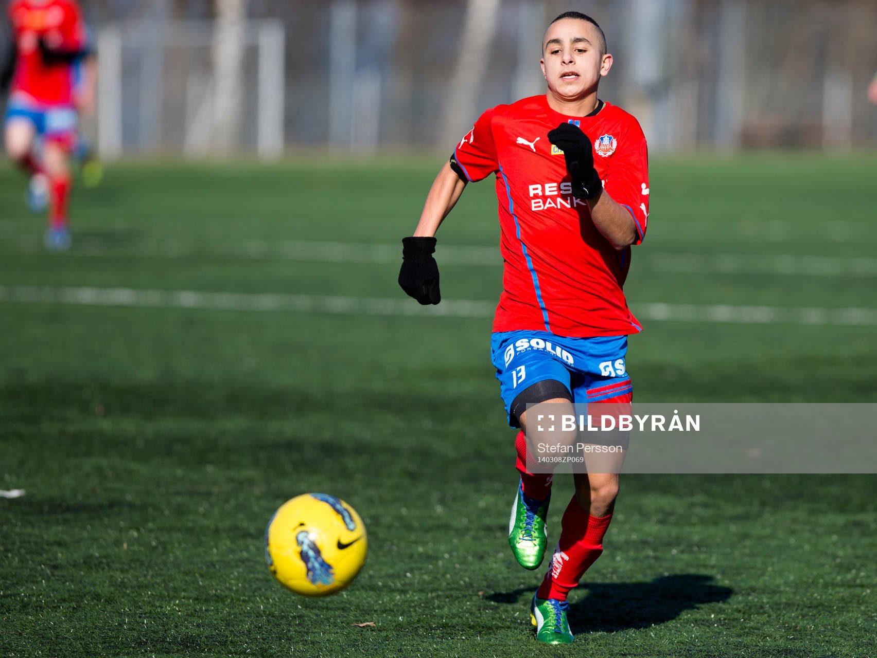 Helsingborgsspelare jagar bollen