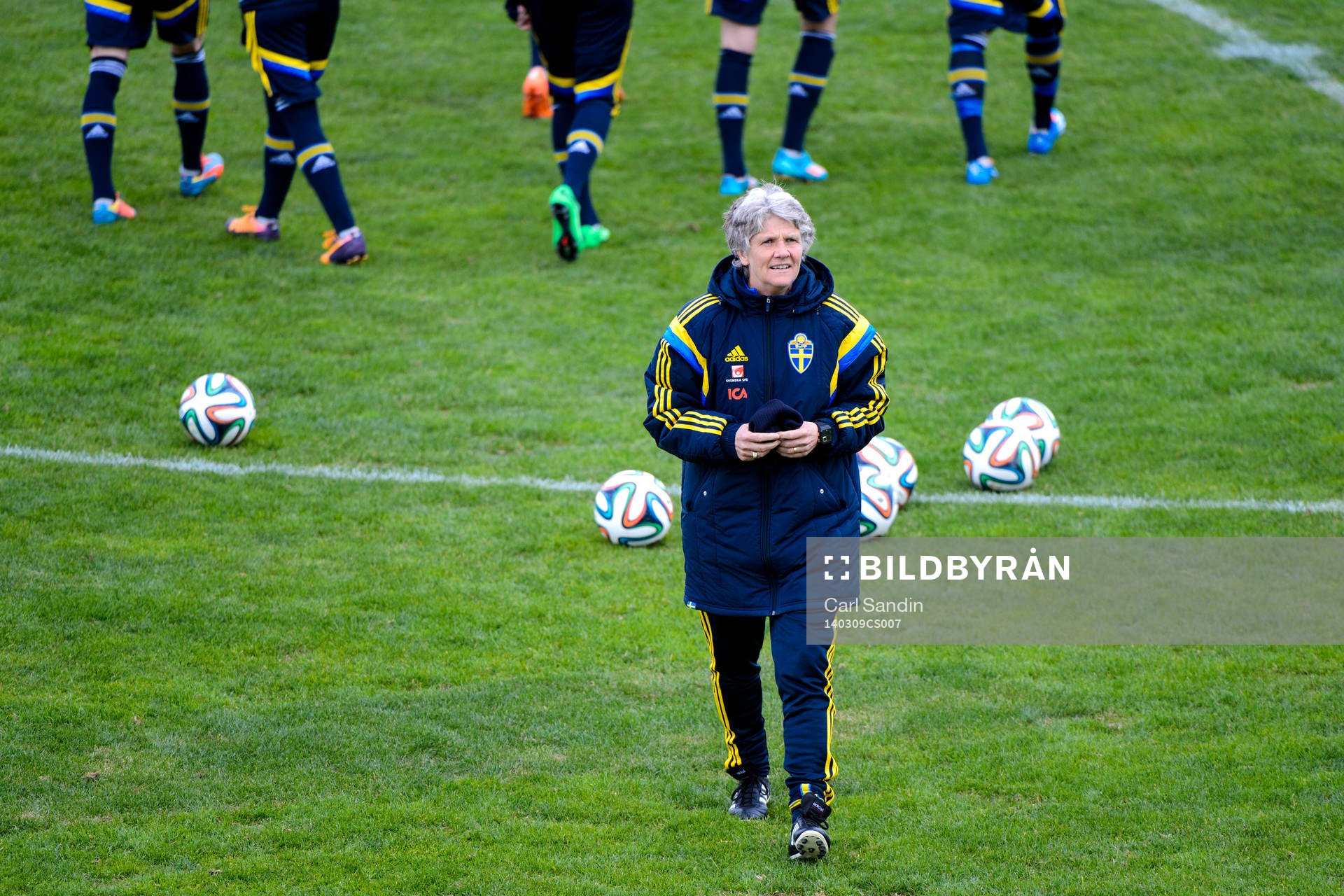 Sveriges förbundskapten Pia Sundhage på en träning