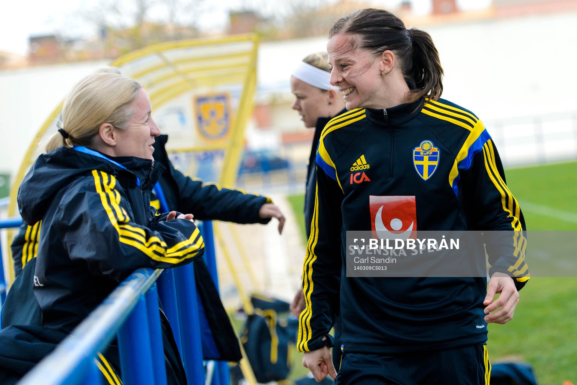 Victoria Svensson Sandell och Lotta Schelin på en träning