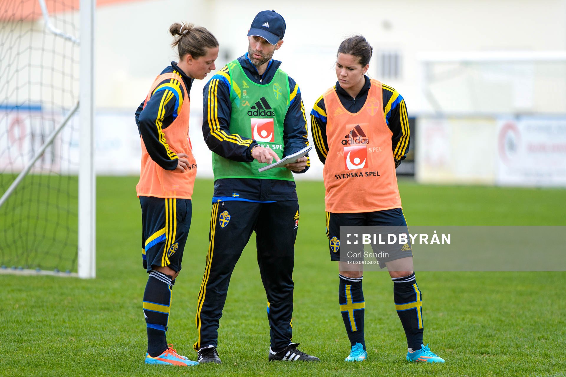 Sveriges Lina Nilsson (v) och Sveriges Hanna Folkesson (h)