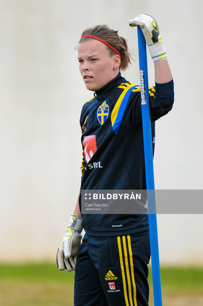 Sveriges målvakt Stéphanie Öhrström på en träning