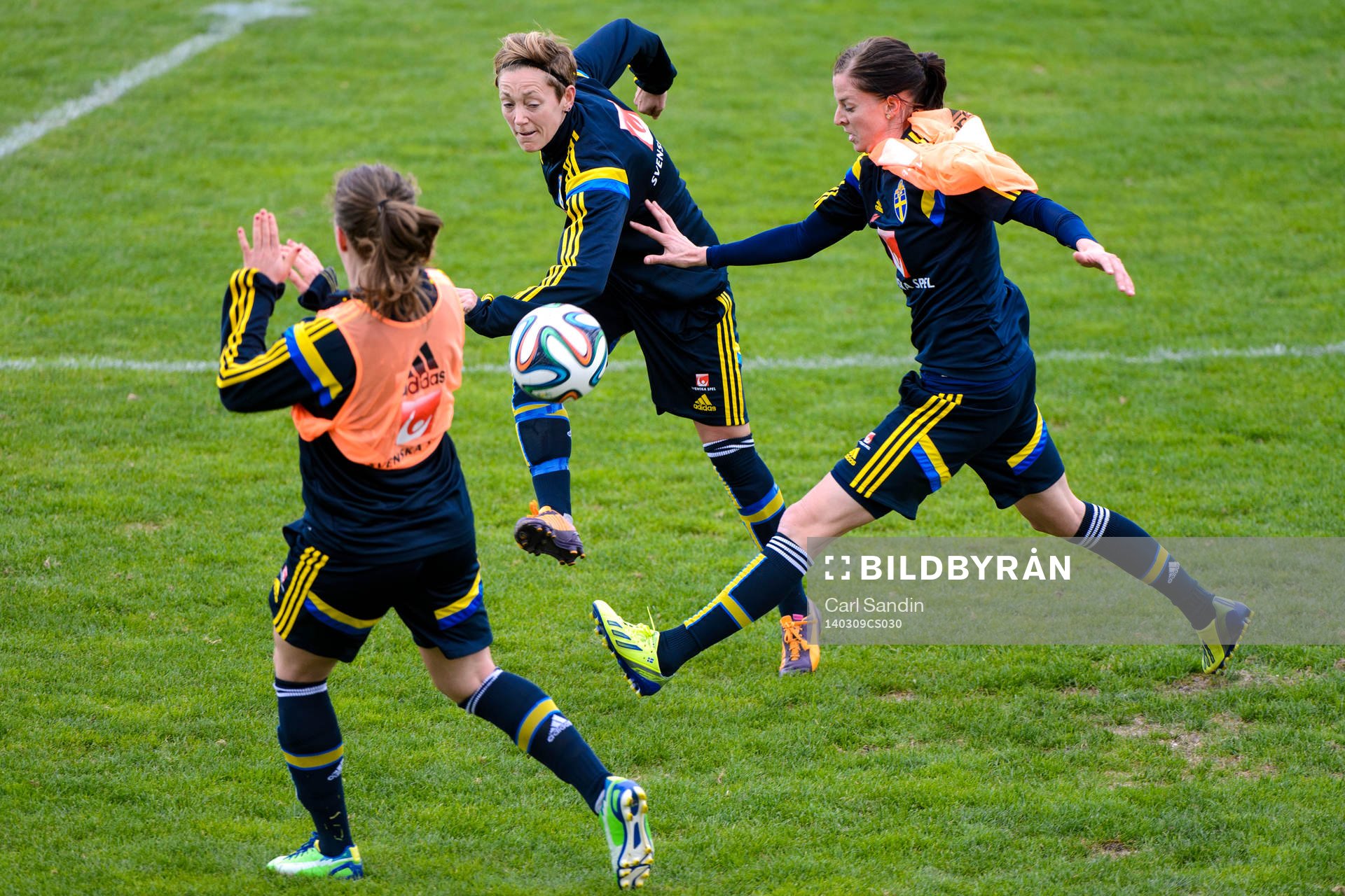 Sveriges Therese Sjögran och Lotta Schelin på en träning