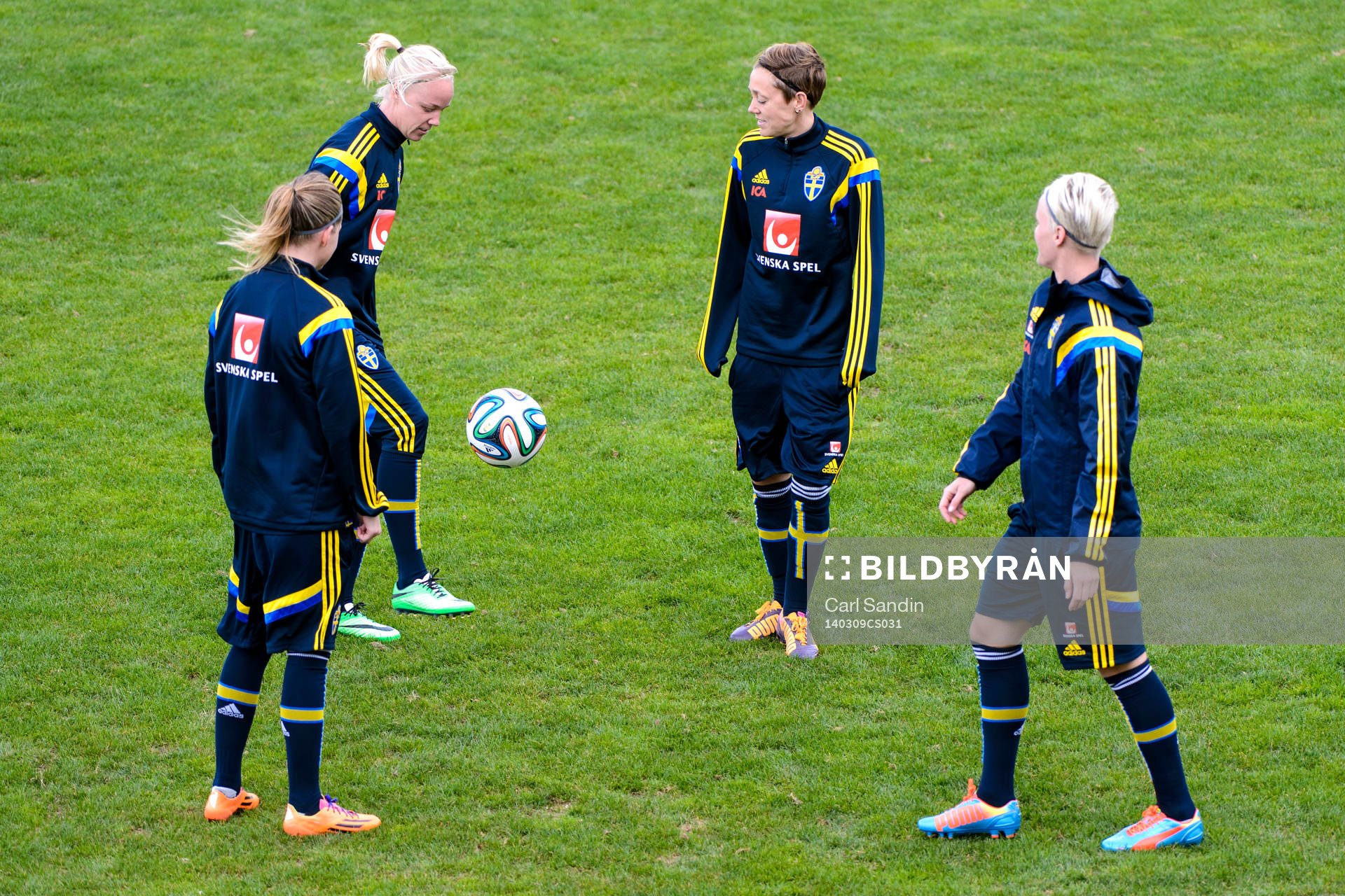 Sveriges Olivia Schough, Caroline Seger, Therese Sjögran