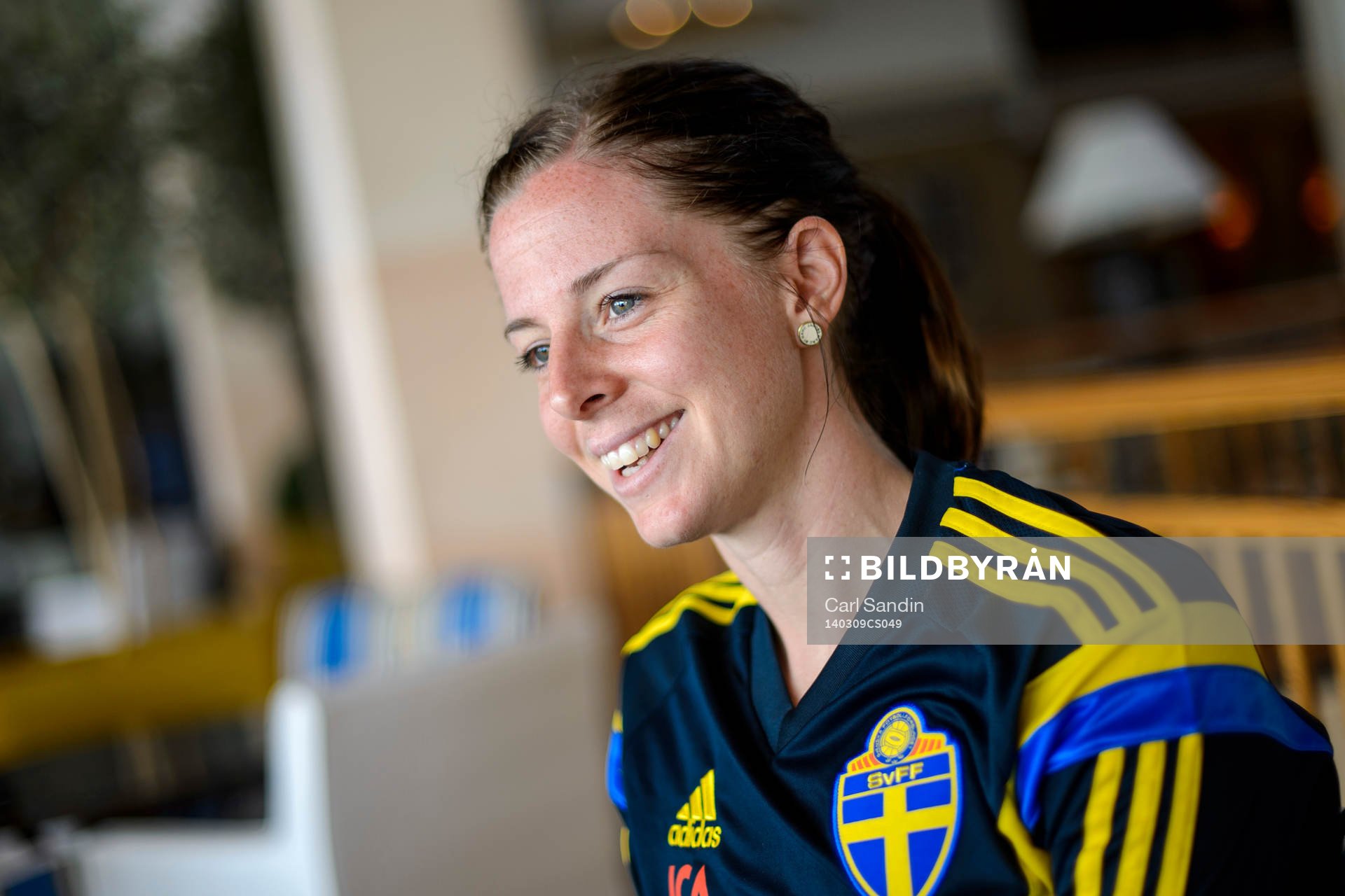 Sveriges Lotta Schelin blir intervjuad