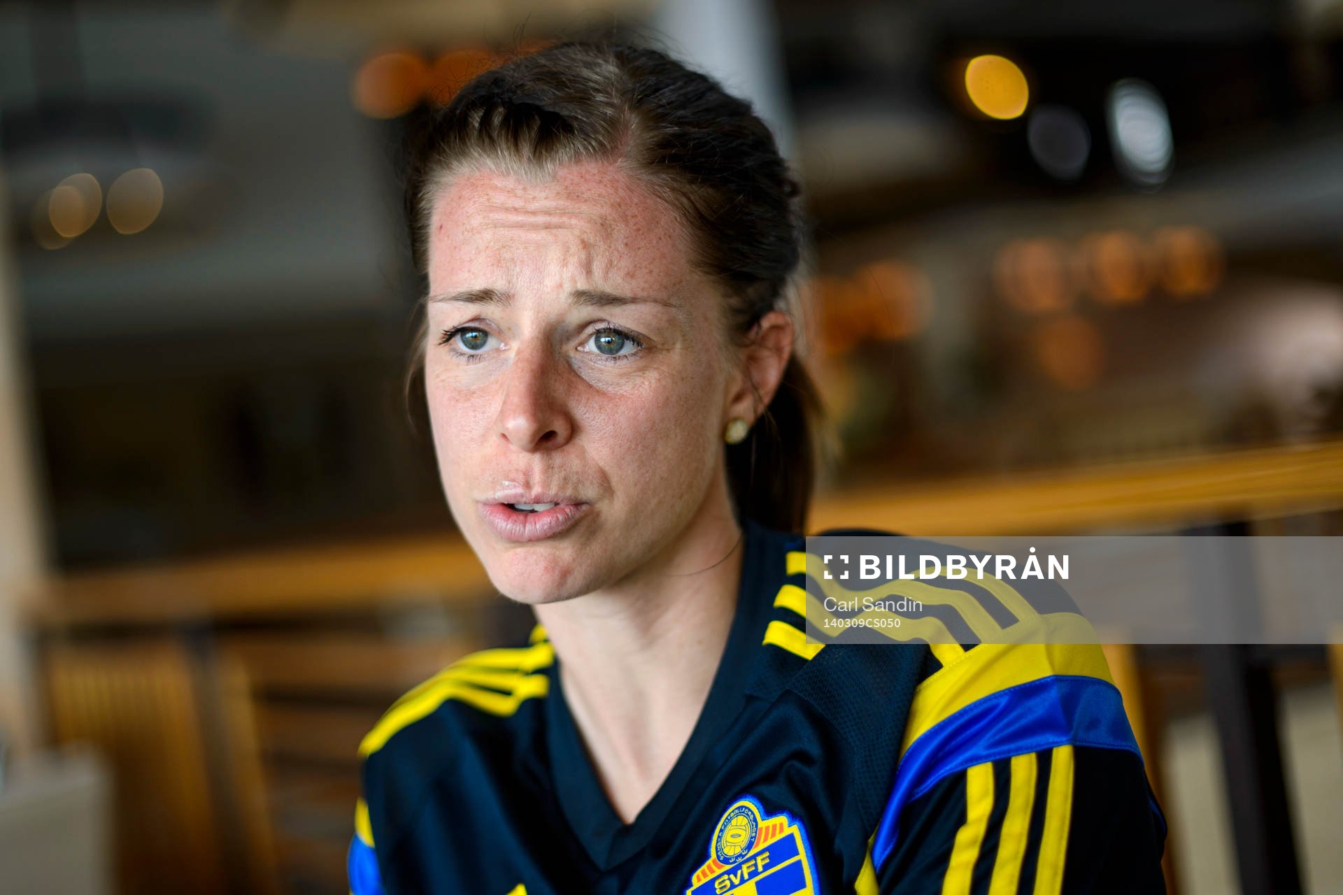 Sveriges Lotta Schelin blir intervjuad