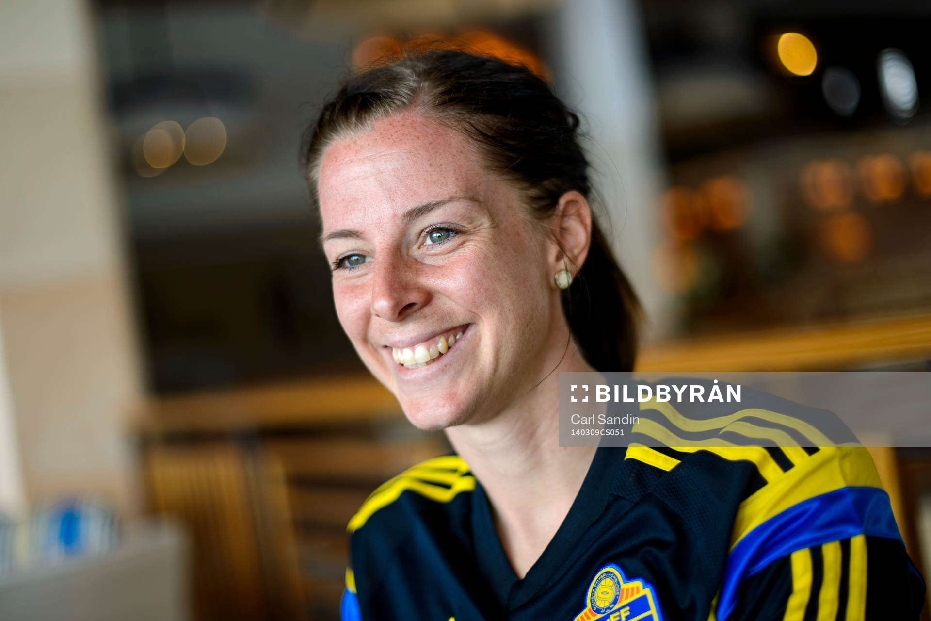 Sveriges Lotta Schelin blir intervjuad