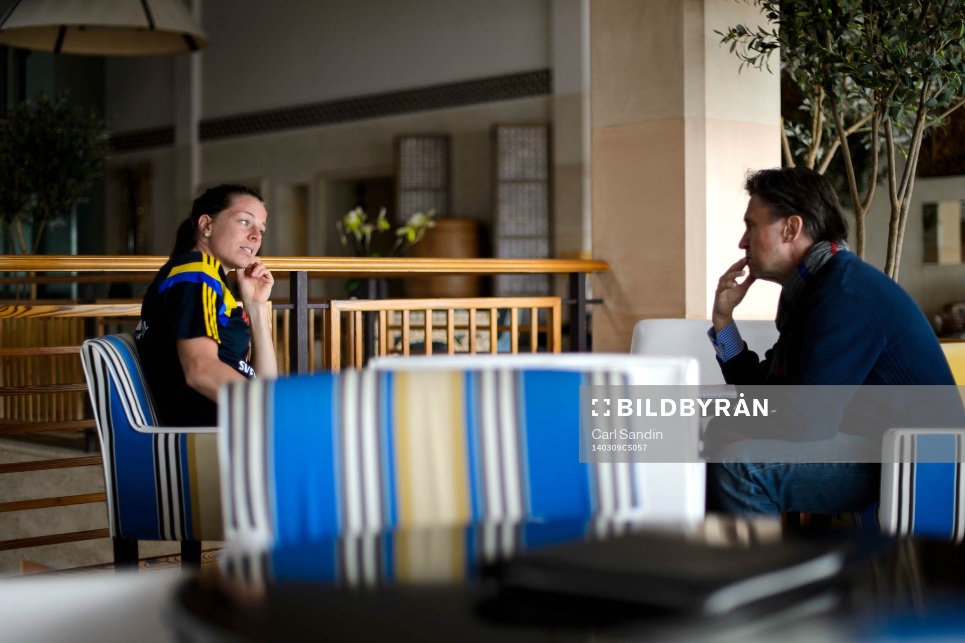 Sveriges Lotta Schelin blir intervjuad av Mats Bråstedt,