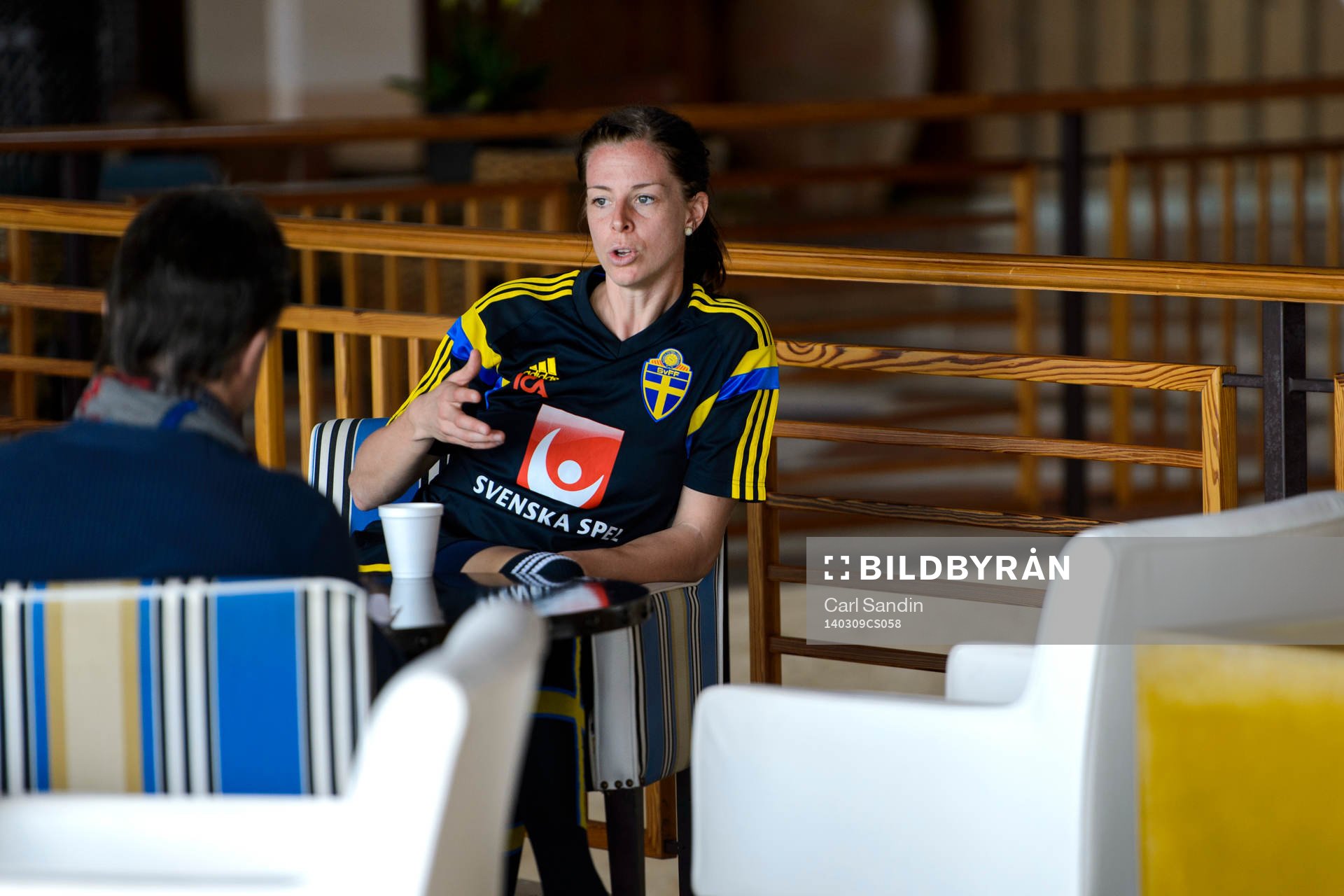 Sveriges Lotta Schelin blir intervjuad
