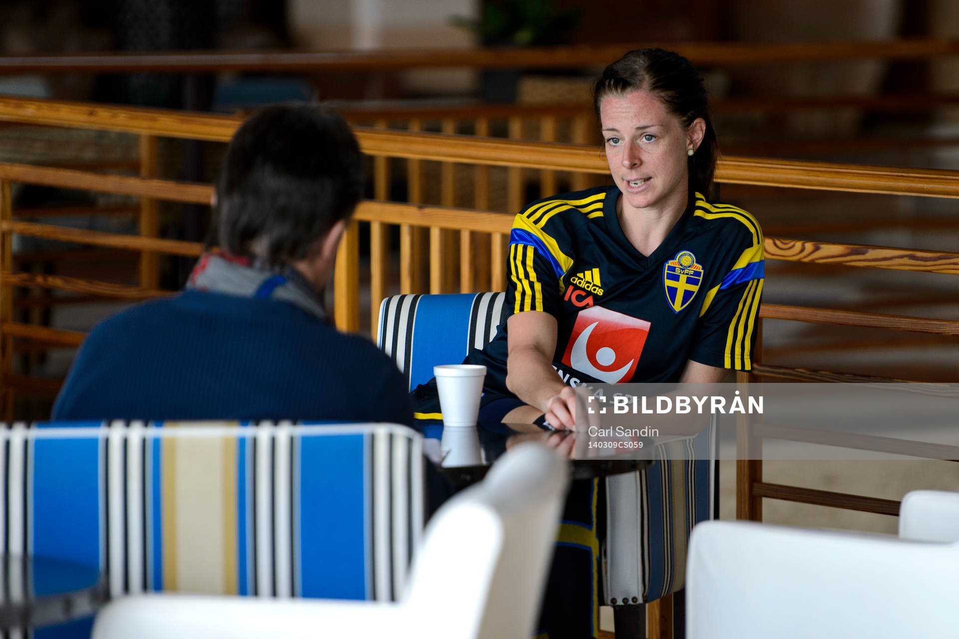 Sveriges Lotta Schelin blir intervjuad