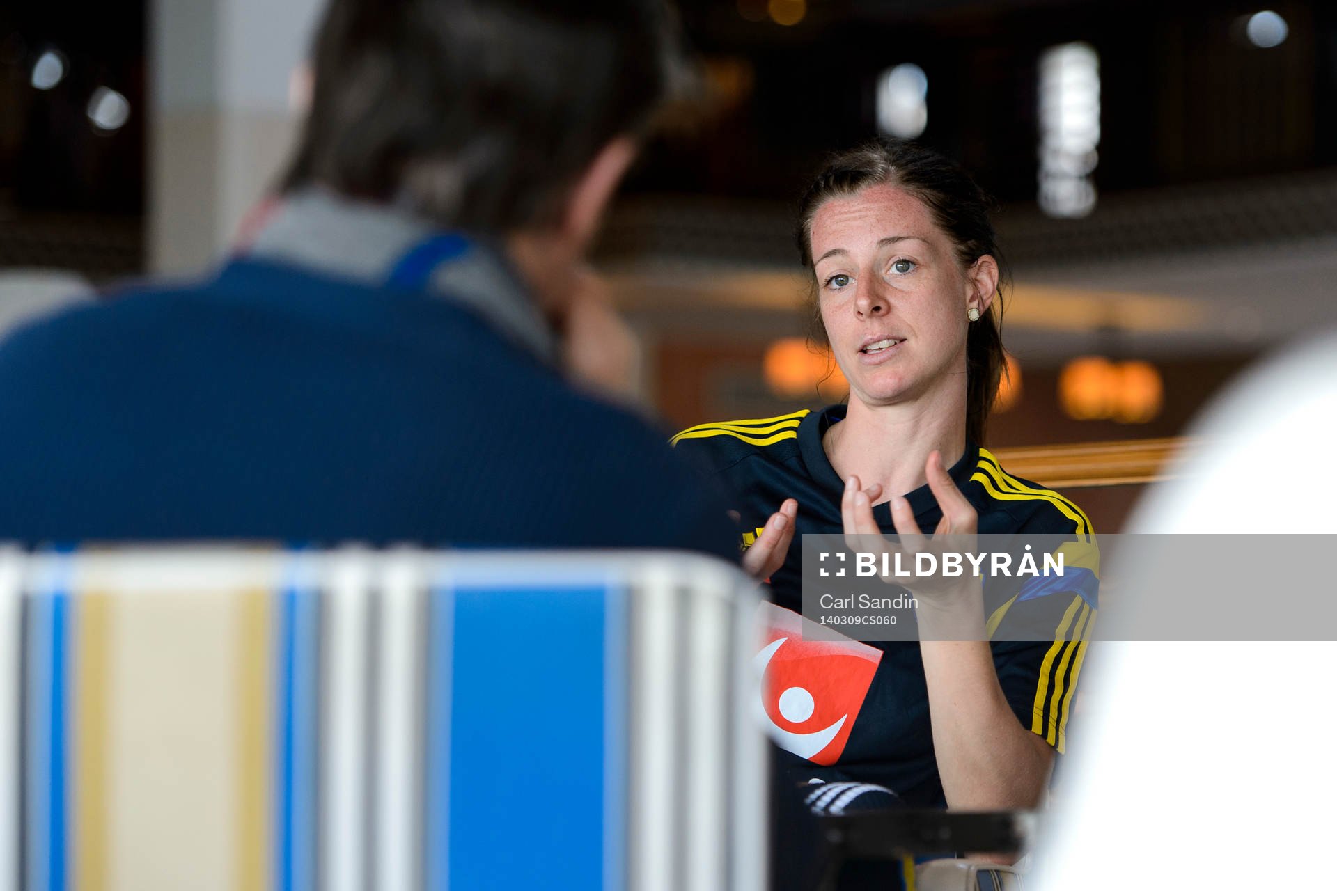 Sveriges Lotta Schelin blir intervjuad