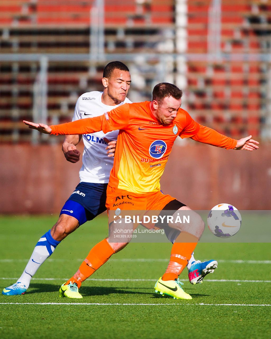 Norrköpings Edvard Skagestad  och AFC Uniteds Ben Everson