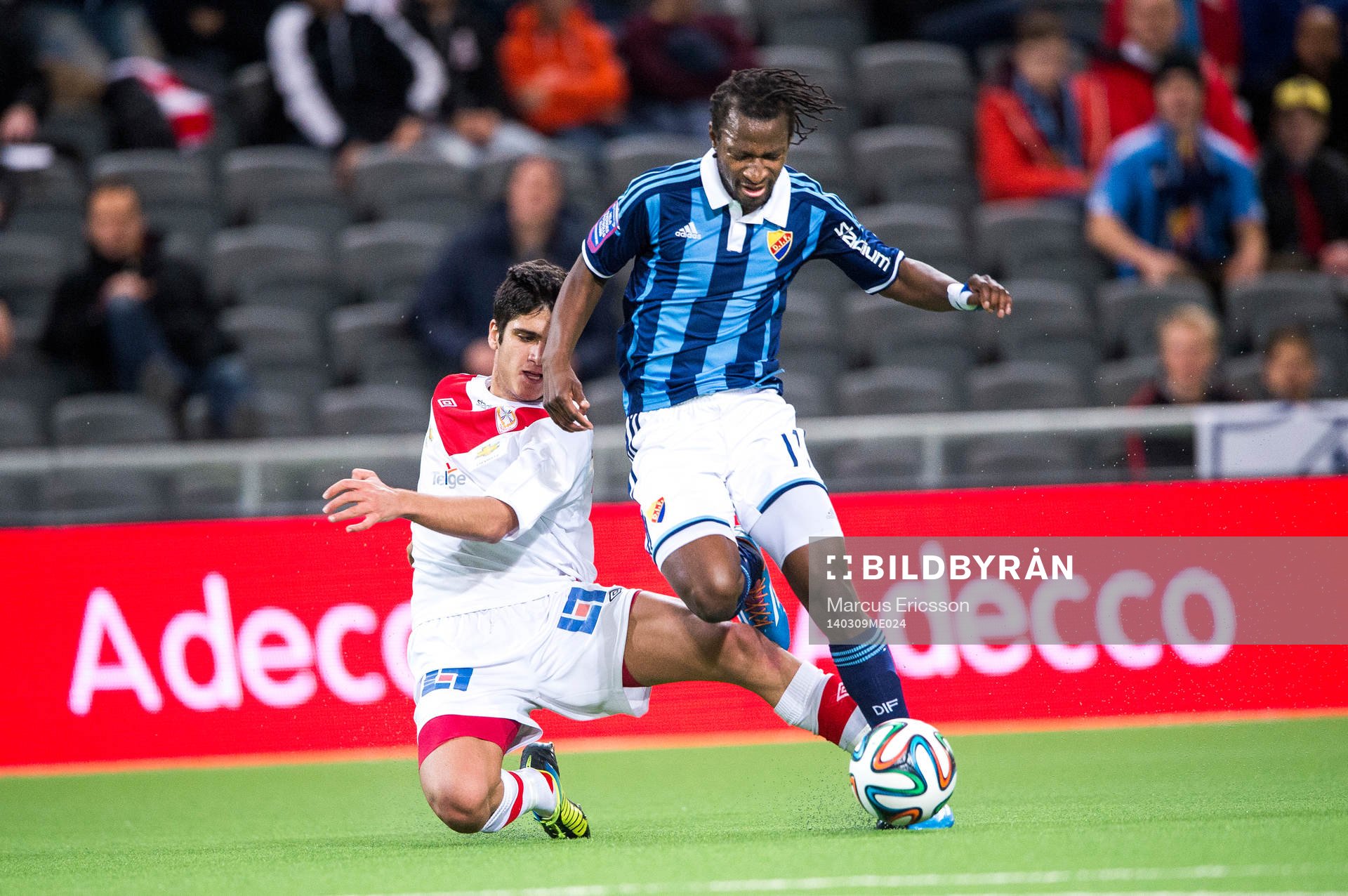Assyriskas Nemrut Awrohum trycker till Djurgårdens Amadou