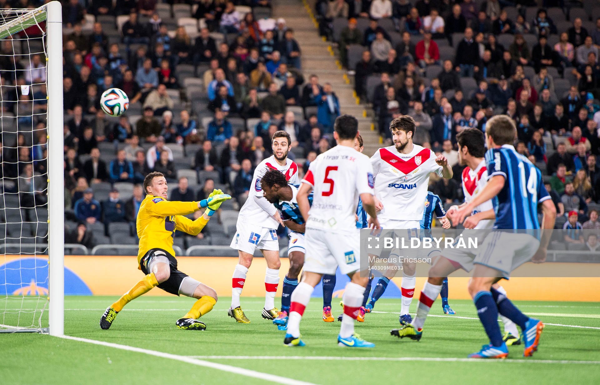Djurgårdens Amadou Jawo nickar utanför