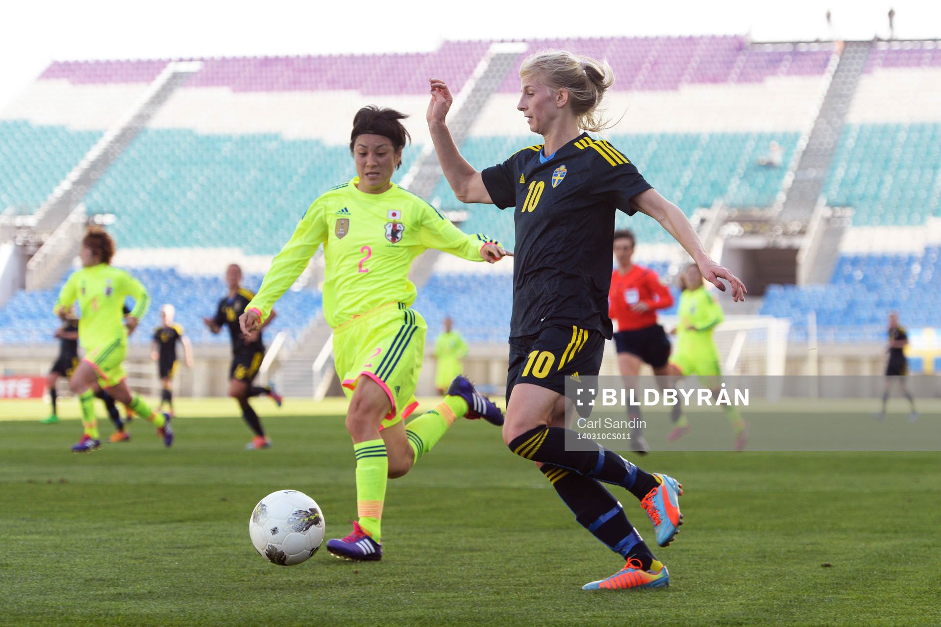 Sofia Jakobsson utmanas av Kinga Yukari