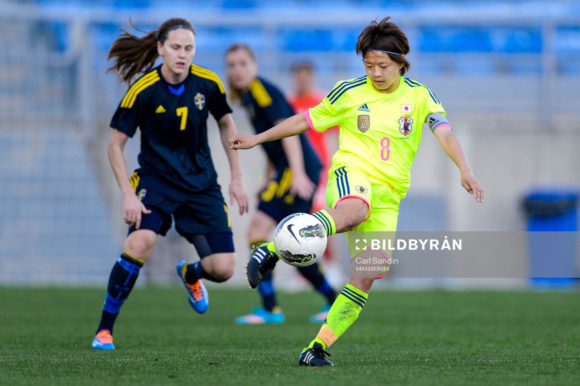 Sveriges Lisa Dahlkvist och Japans Aya Miyama
