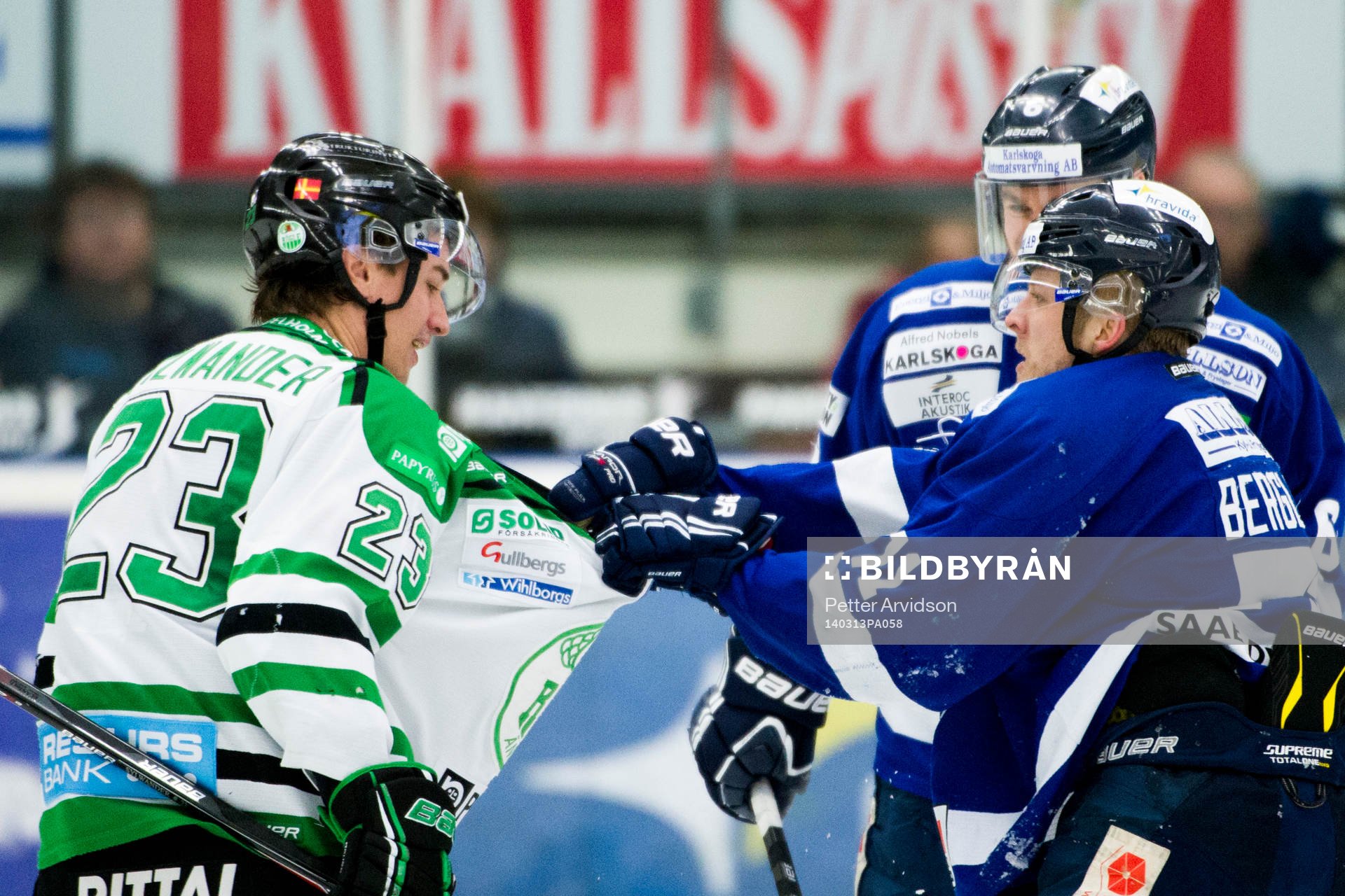 Karlskogas bråkar med Rögles Daniel Sylwander