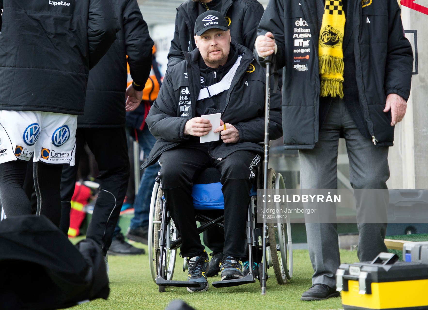 Elfsborgs manager Klas Ingesson kommer in i rullstol
