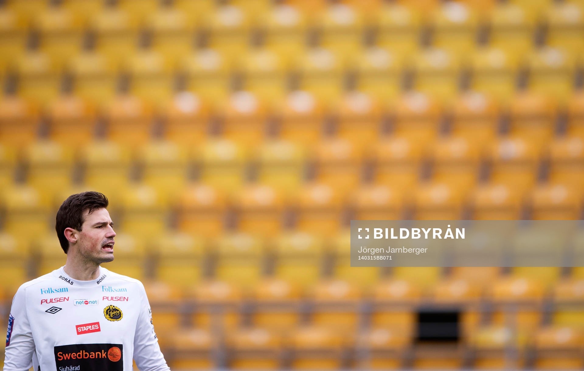 Elfsborgs målvakt Kevin Stuhr-Ellegaard med tomma läktare