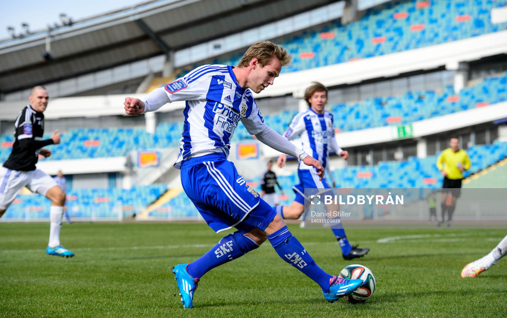 IFK Göteborgs Gustav Engvall gör ett inlägg