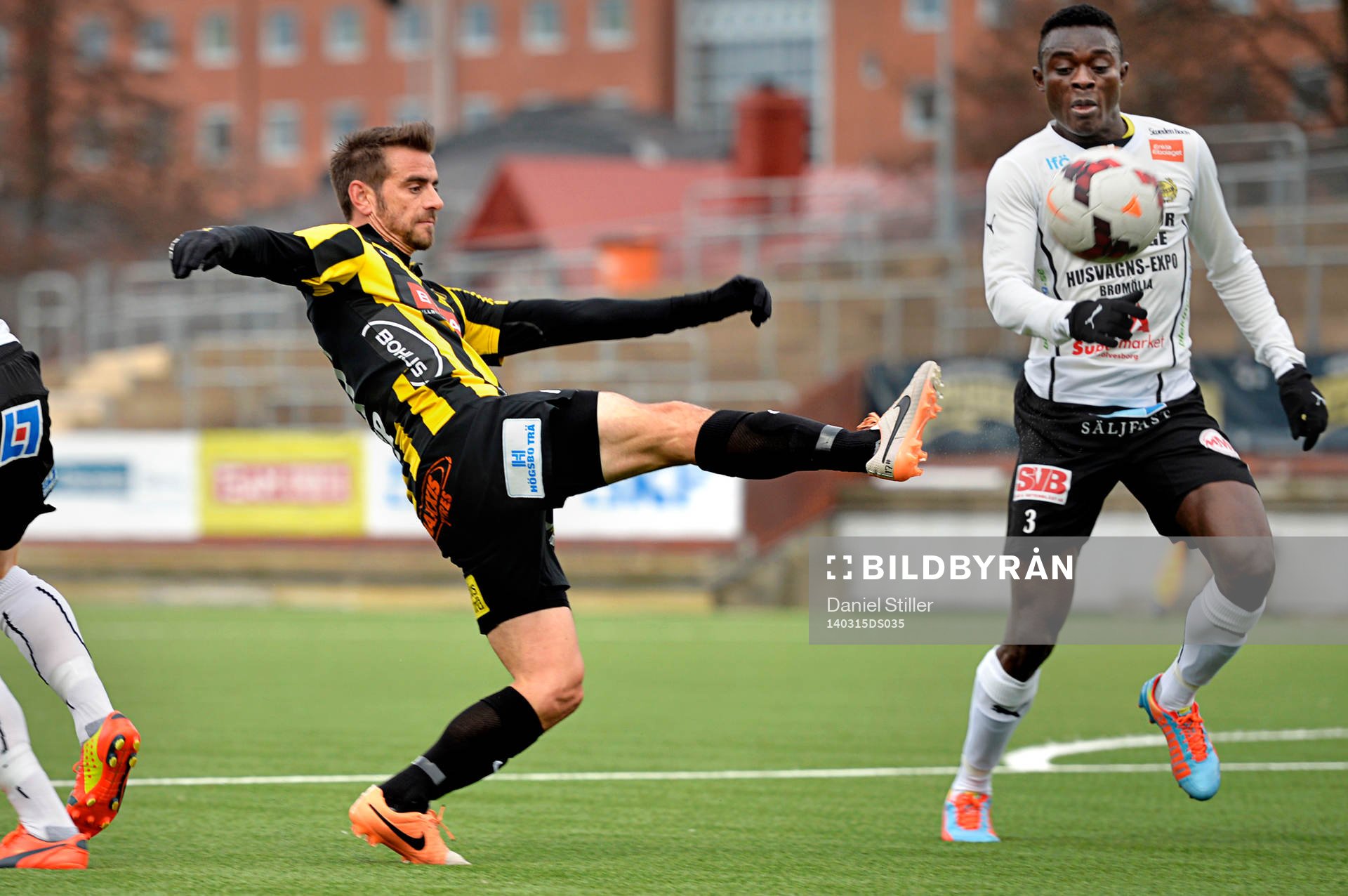 Häckens Björn Anklev skjuter