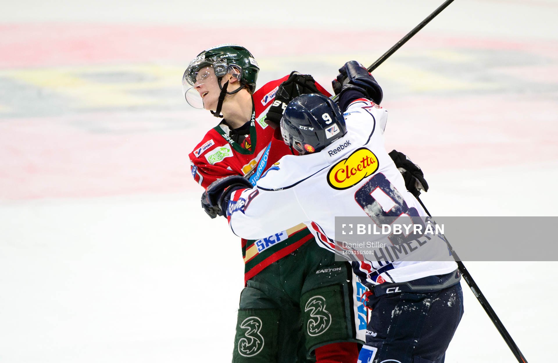 Linköpings Eric Himelfarb trycker till Frölundas John