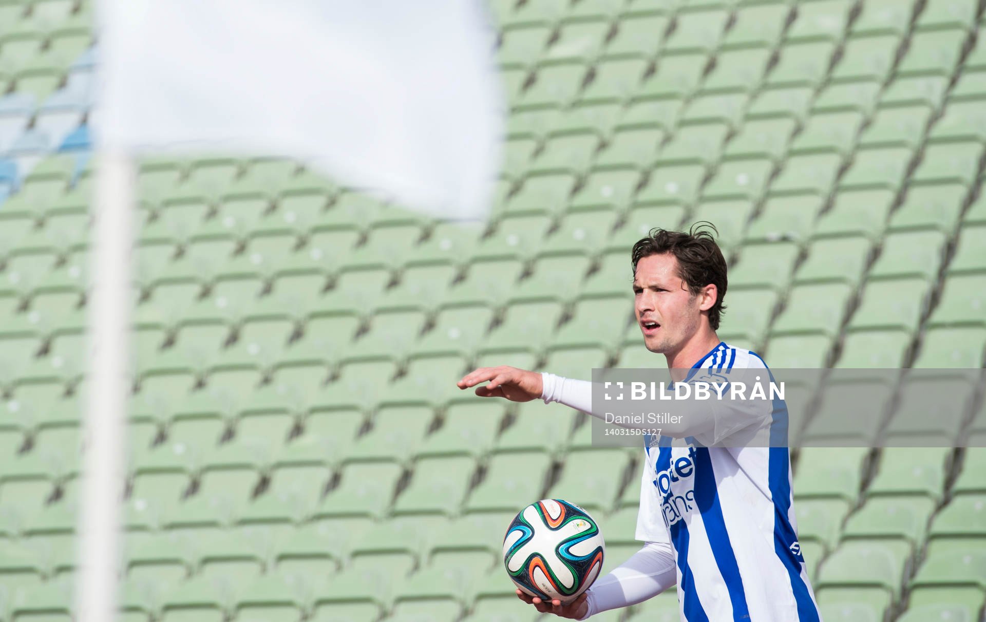 IFK Göteborgs Philip Haglund skall precis kasta ett inkast