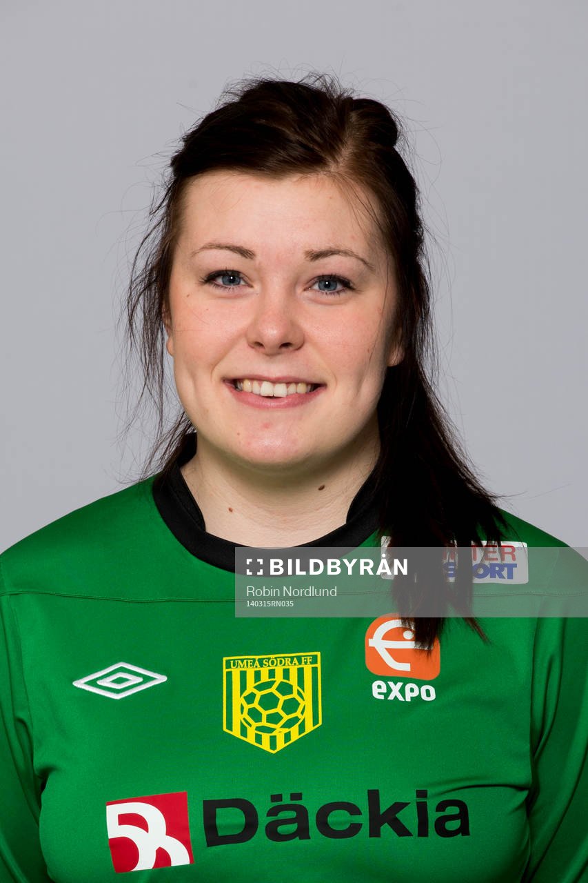 Damfotbollsspelaren Jenny Nilsson, målvakt, Umeå Södra, poserar för ett porträtt den 15 mars 2014 i Solna.